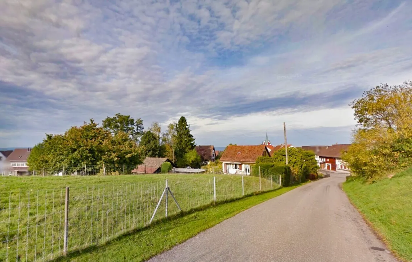 Attractive building plot with additional agricultural zone - Photo 2 of 3