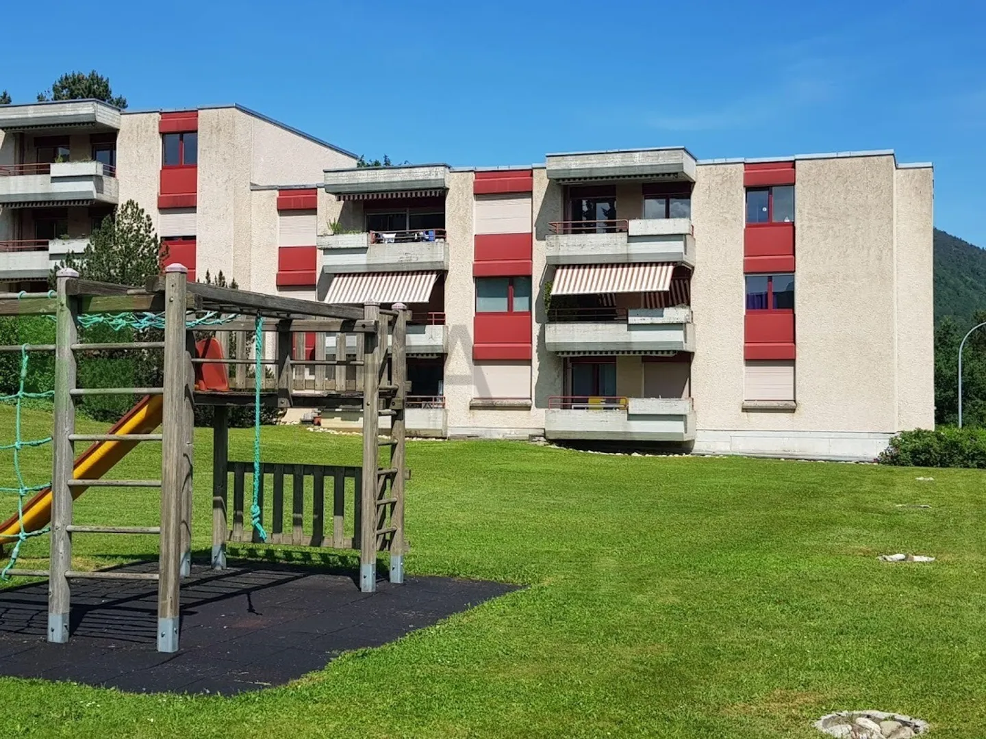 Ambiente di vita particolarmente tranquillo per questo appartamento di 4,5 locali di 90 m² - Foto 1 di 9