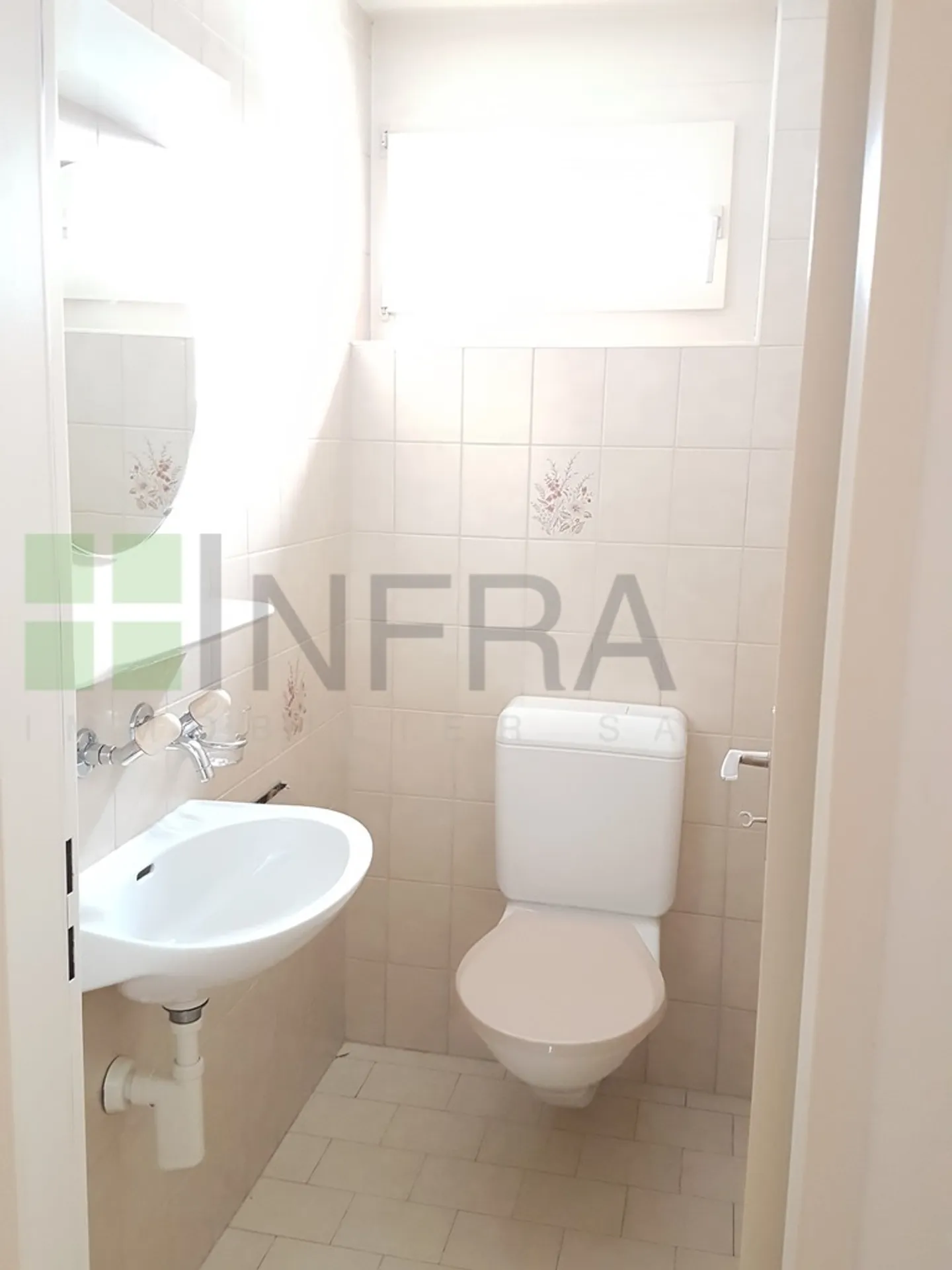 Ambiente di vita particolarmente tranquillo per questo appartamento di 4,5 locali di 90 m² - Foto 5 di 9