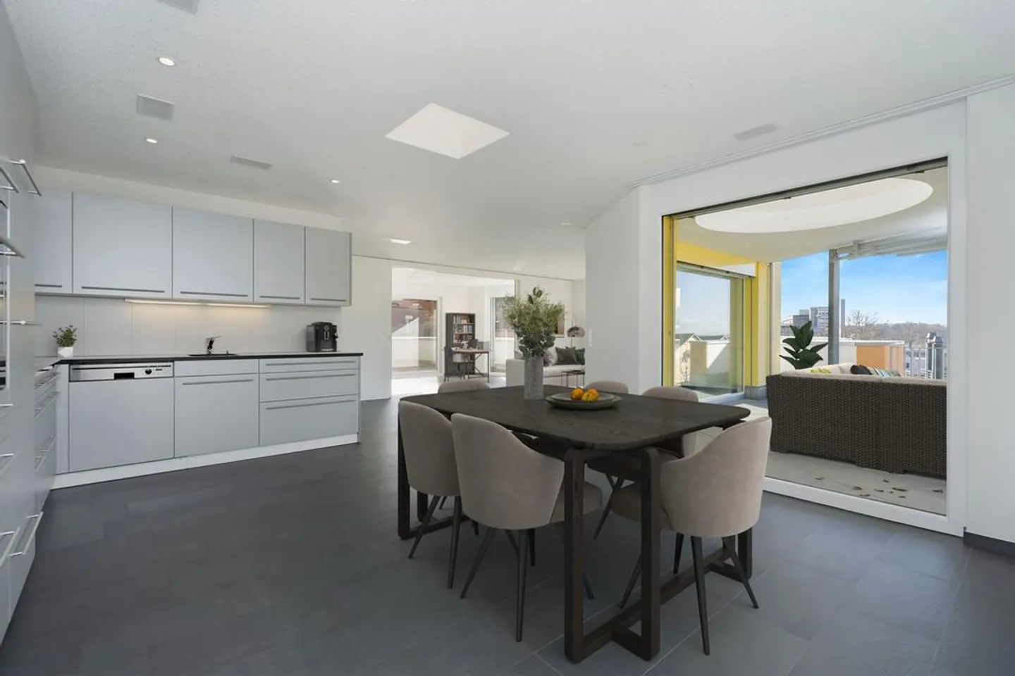 60m2 Balcony - Attic Apartment with Ownership Standard Wanted? - Photo 3 of 9