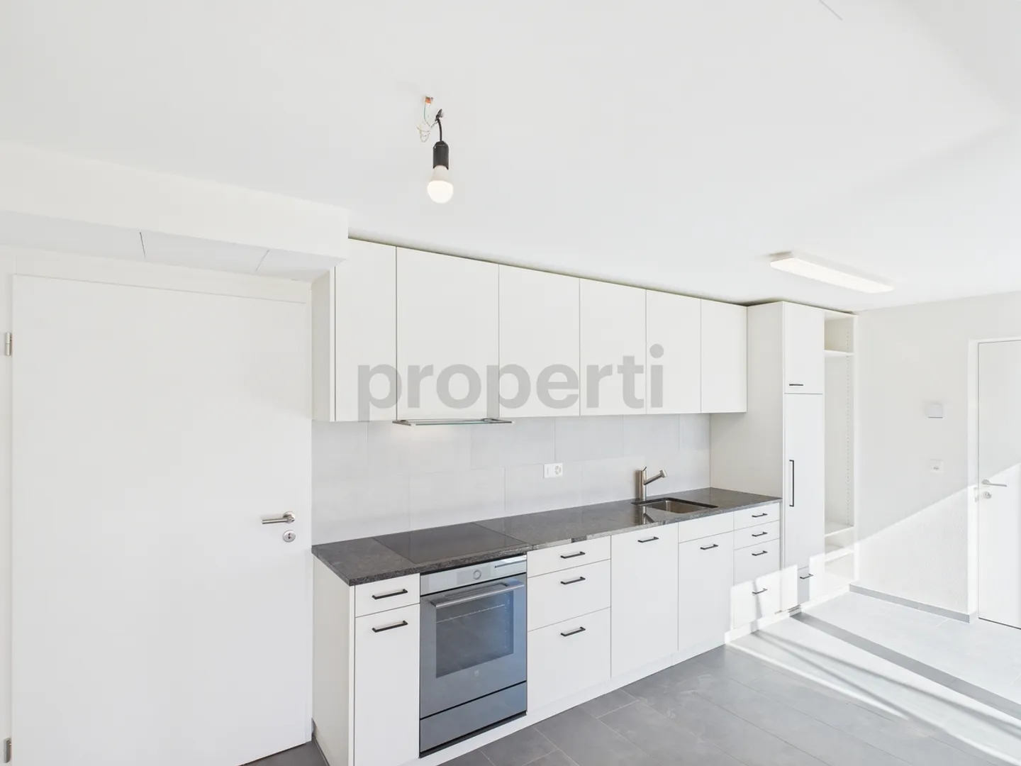 Exclusive 2.5-room apartment in Oberwil - Photo 5 of 13