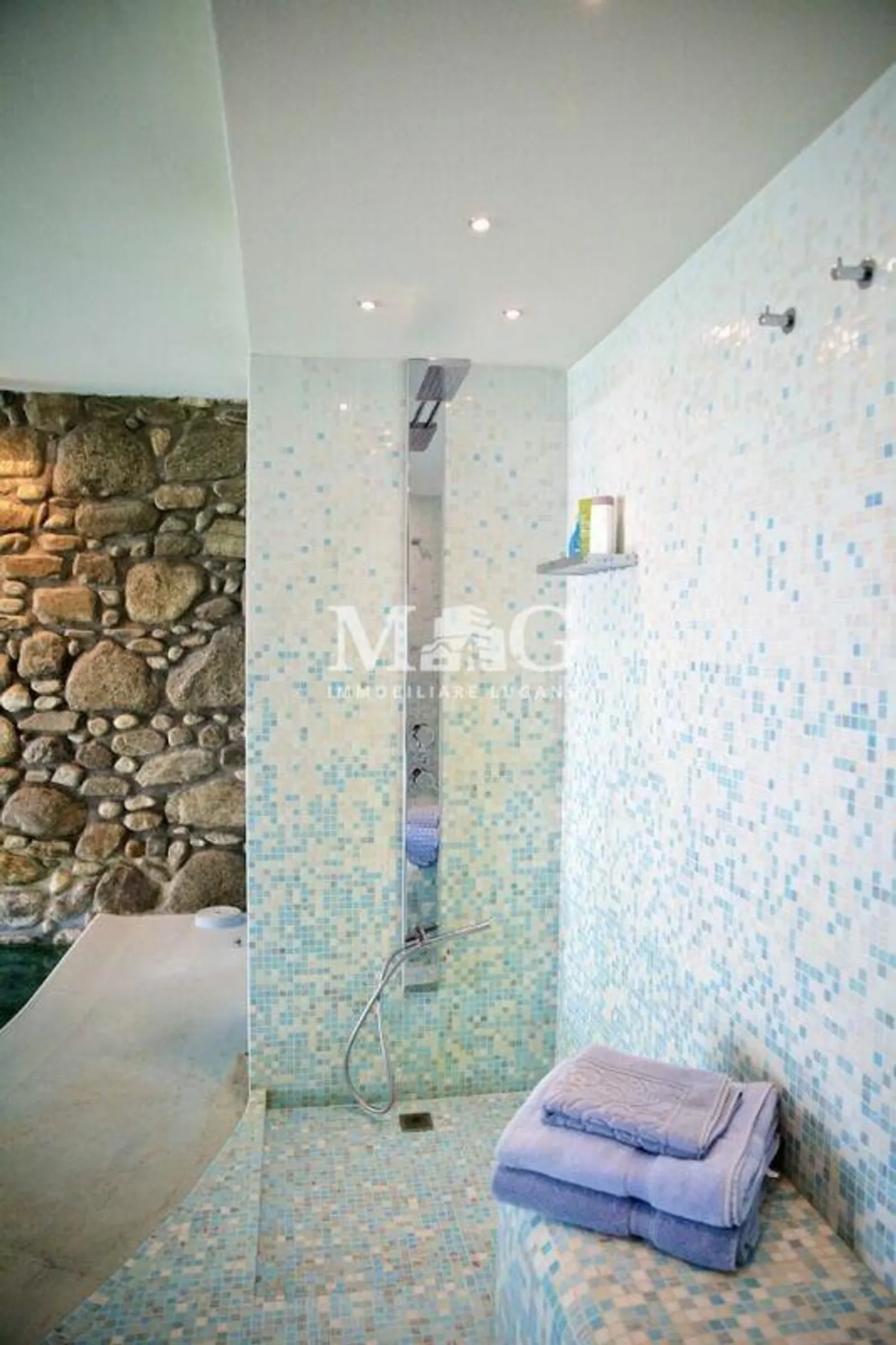 Lugano: Villa mit Seeblick, 6 Räume, exklusive Gelegenheit - Foto 11 di 15