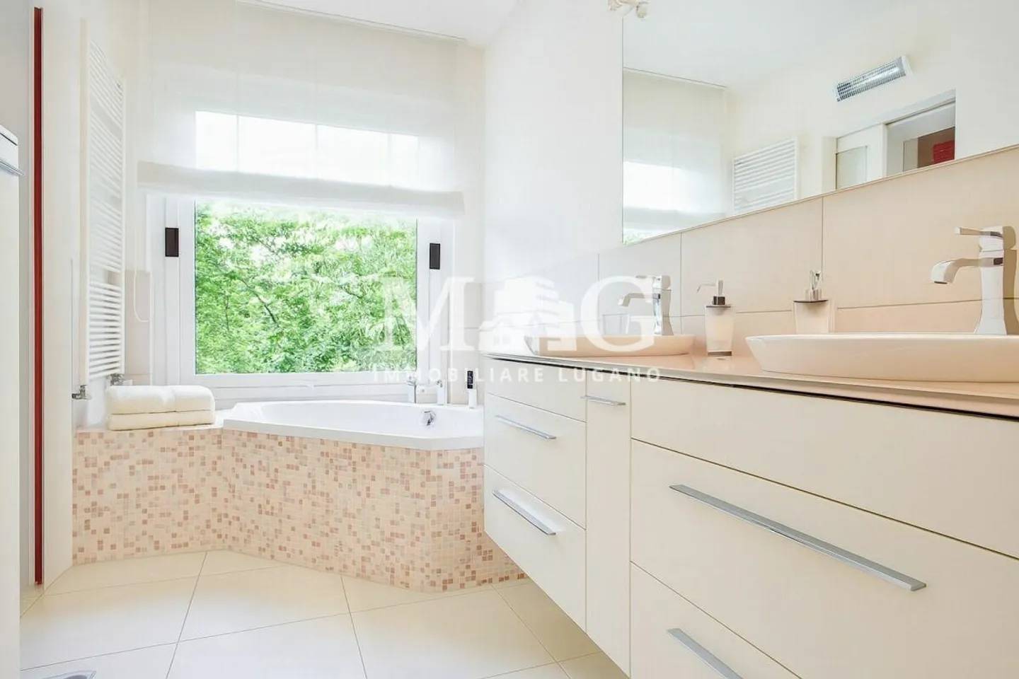 Lugano: Villa mit Seeblick, 6 Räume, exklusive Gelegenheit - Foto 12 di 15
