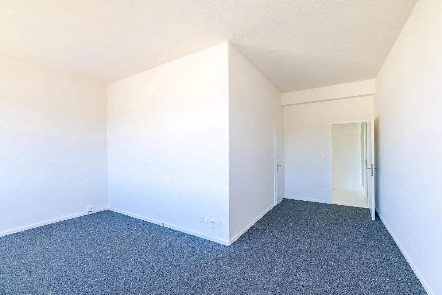 Spacious office and / or commercial space with loft character - Photo 7 of 12
