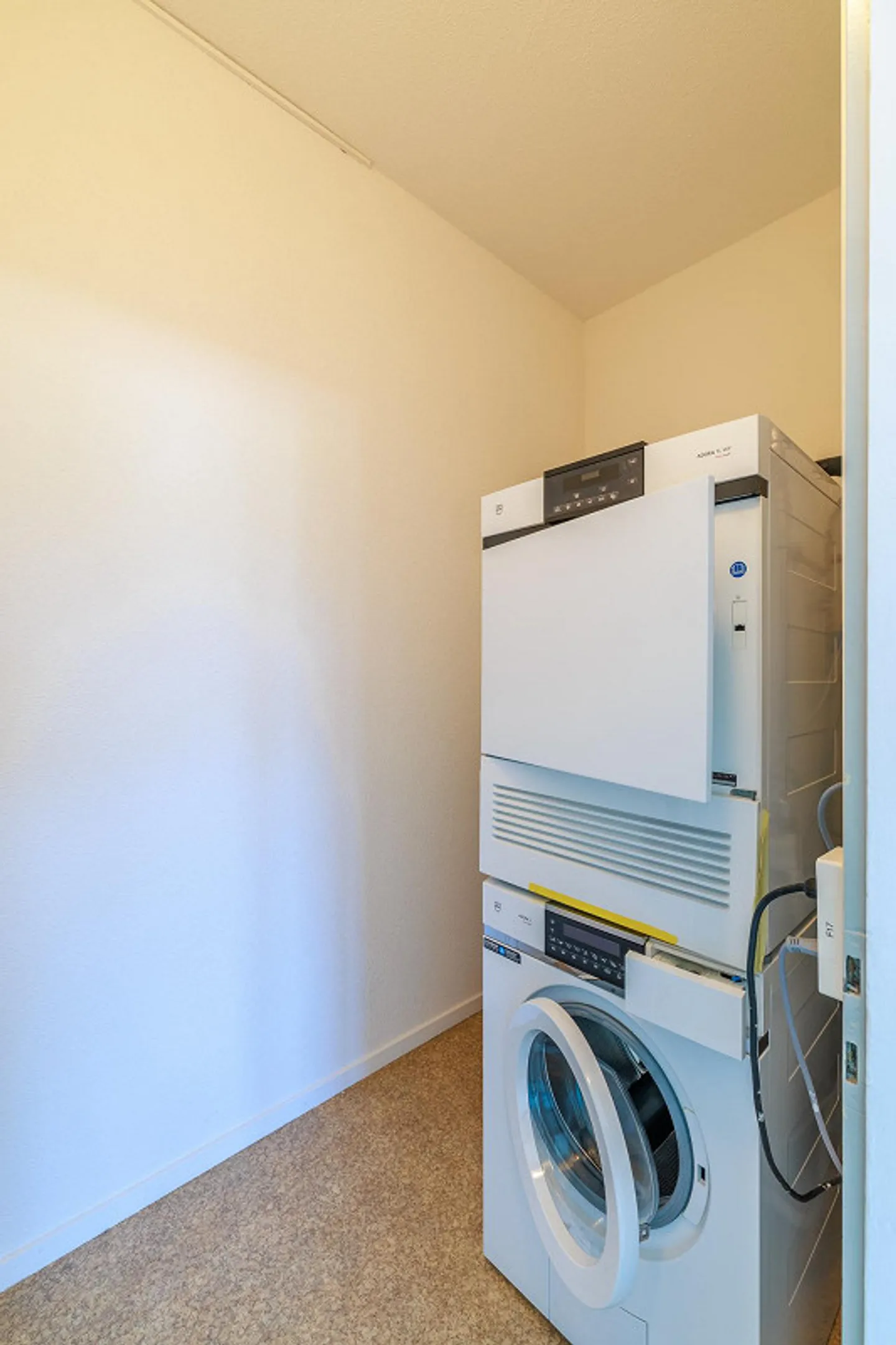 Spacious office and / or commercial space with loft character - Photo 11 of 12