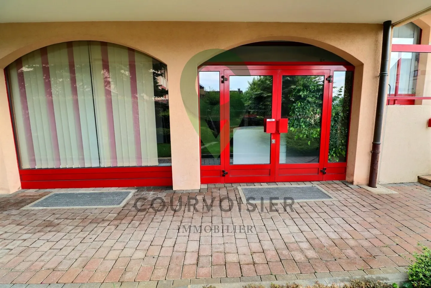 Opportunity to acquire 2 commercial premises - Photo 5 of 14