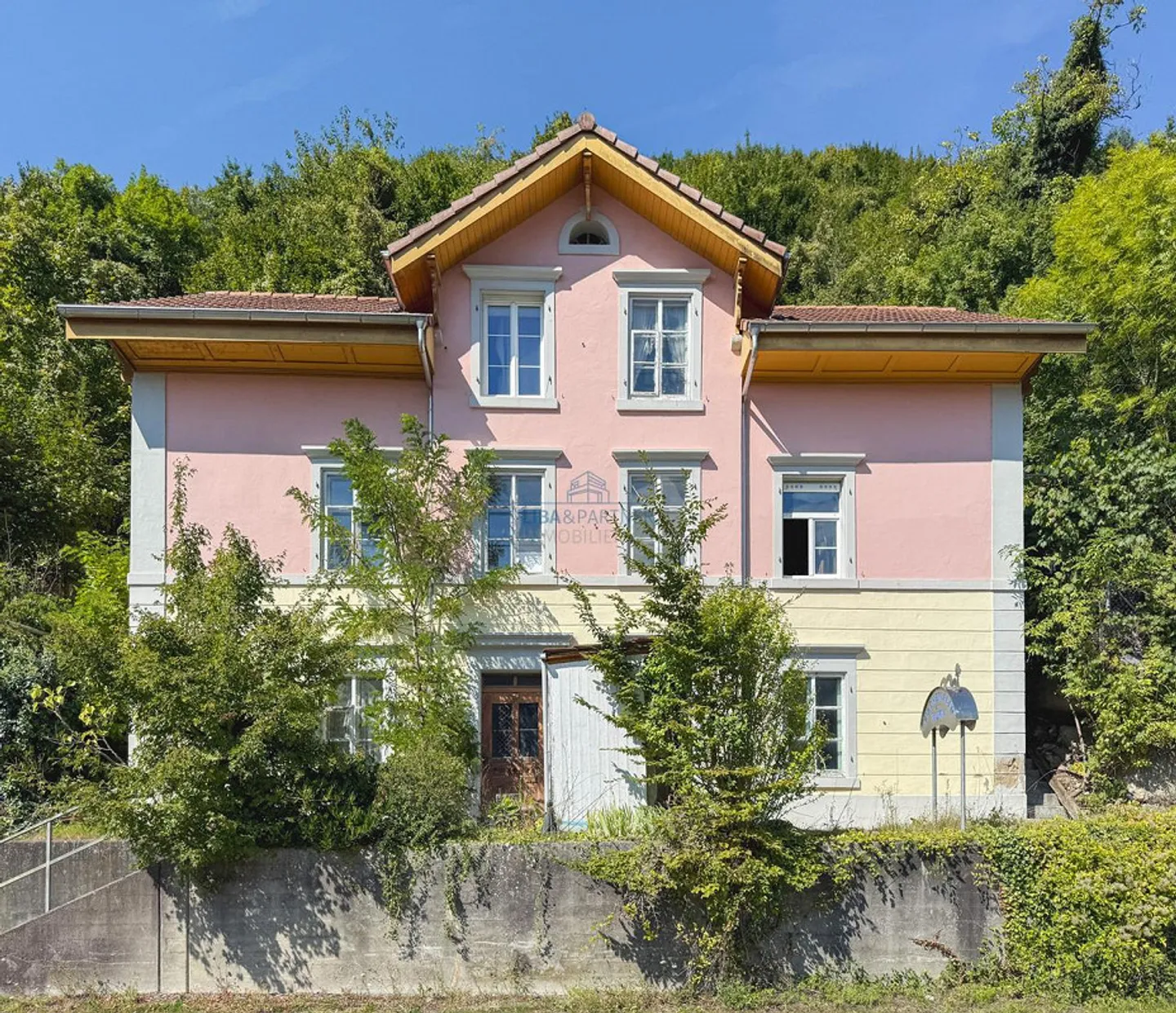 Charmantes Haus mit Entwicklungspotenzial - Foto 1 von 5