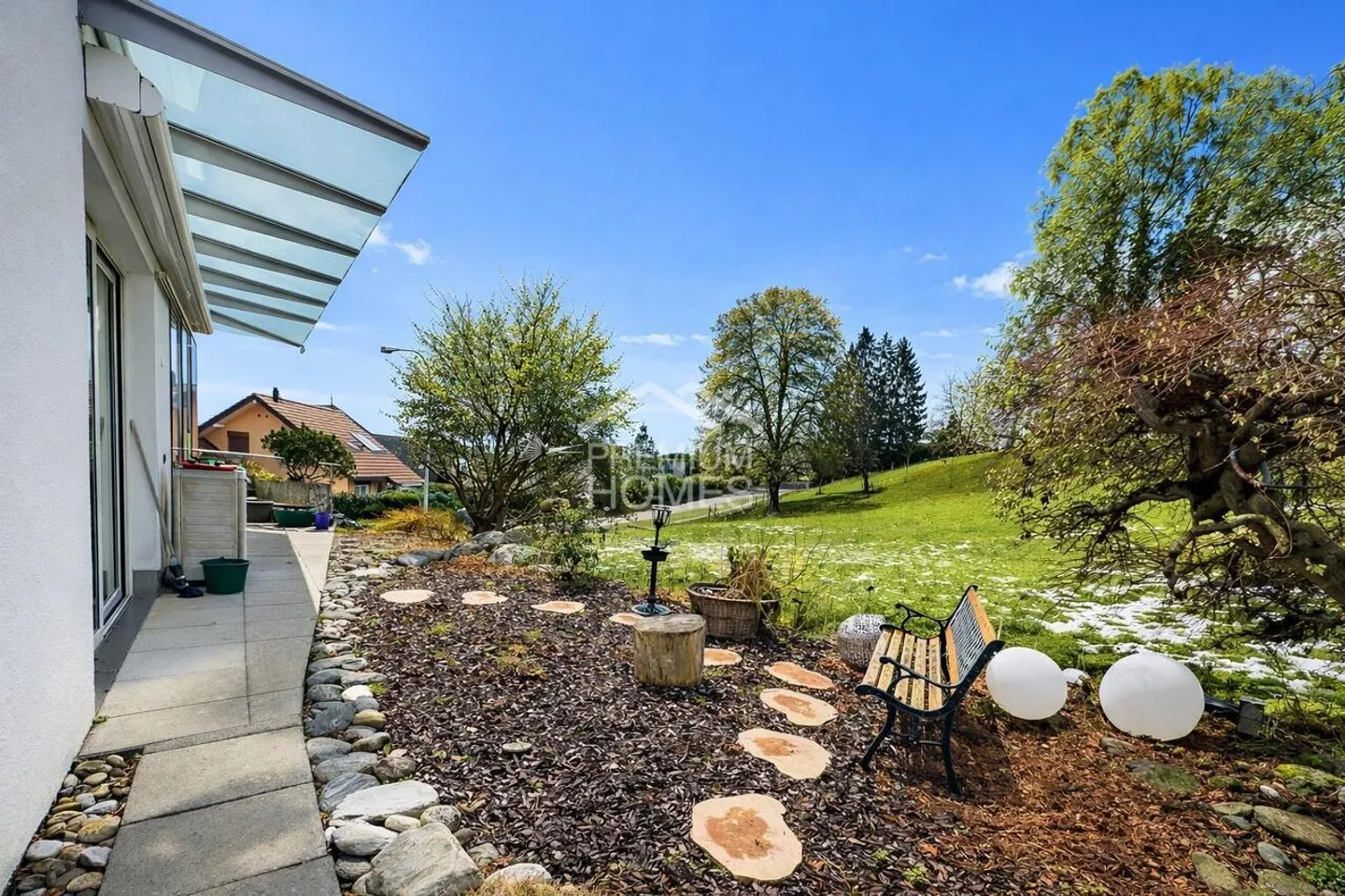 Stylish Family Home with Garden - Photo 8 of 13