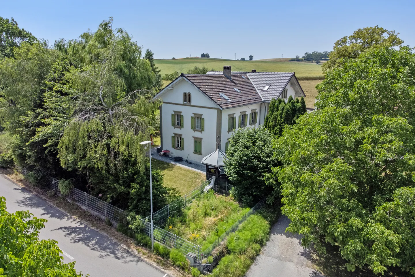 Bella villa bifamiliare del XIX secolo in un contesto verde - Foto 1 di 8