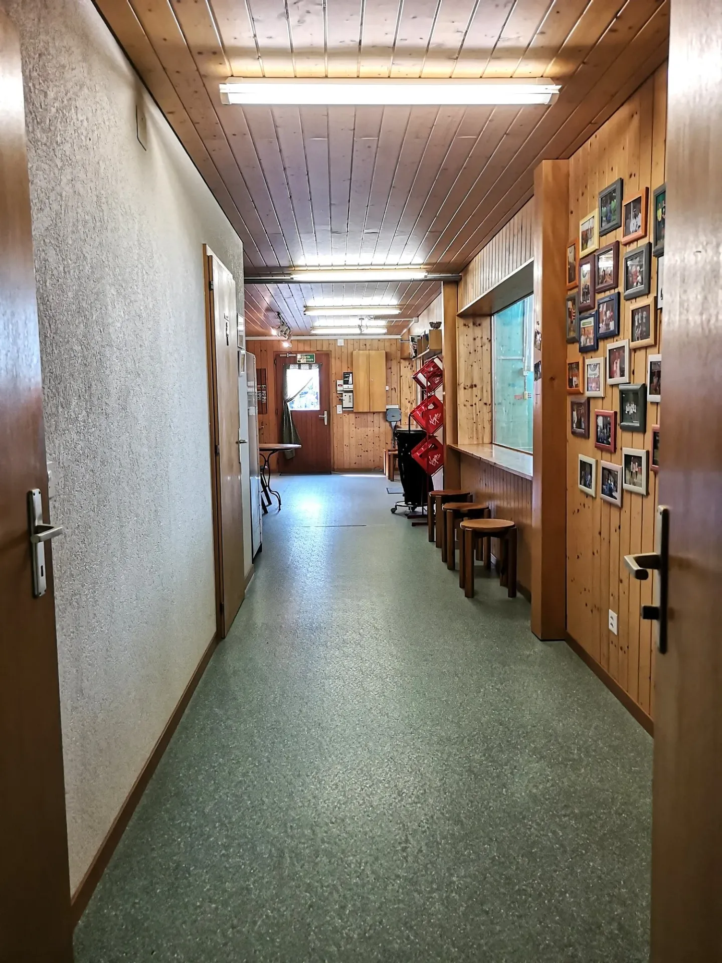 Sports complex dedicated to tennis, with building land reserved - Photo 8 of 17