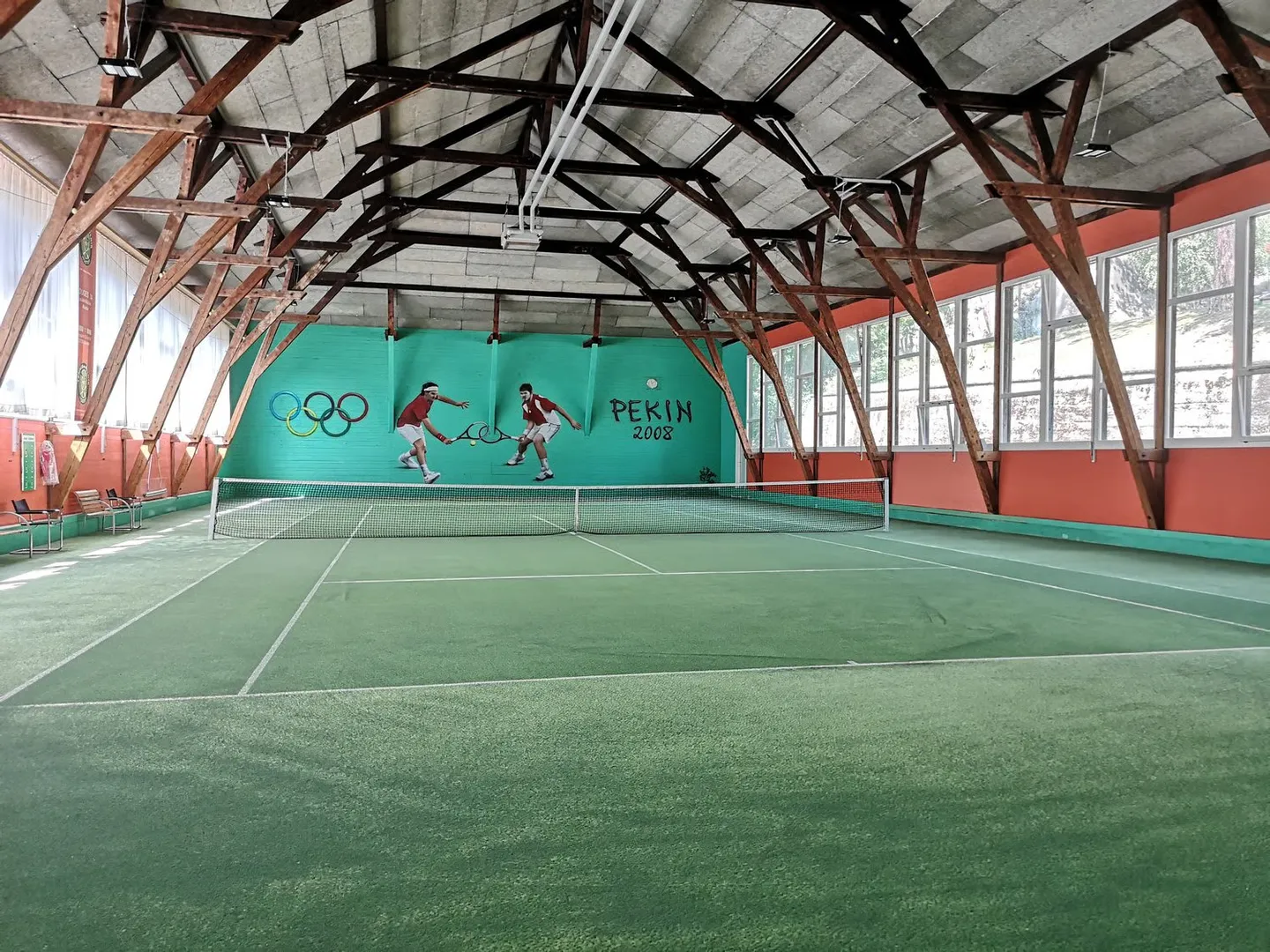 Sports complex dedicated to tennis, with building land reserved - Photo 9 of 17