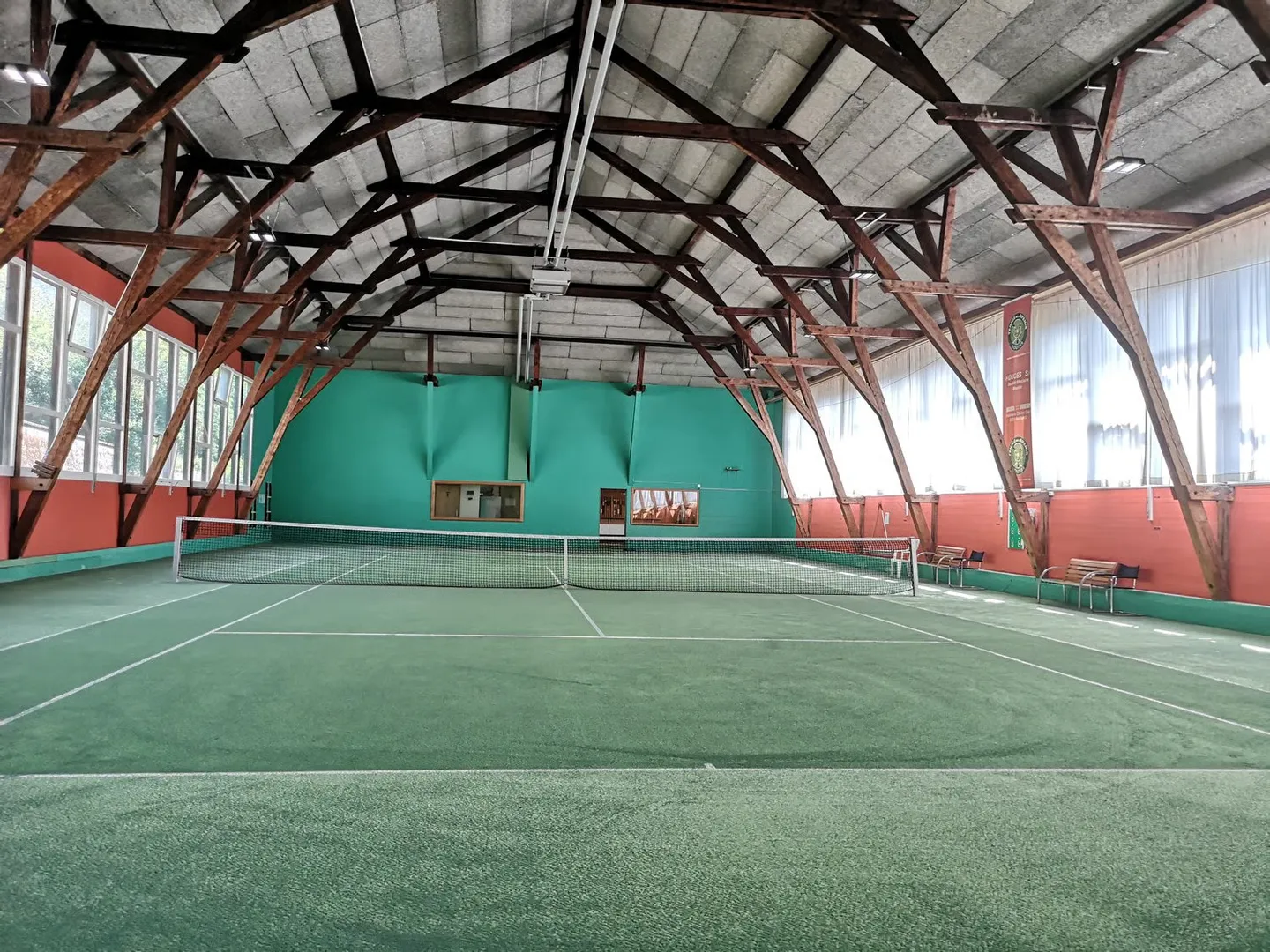 Sports complex dedicated to tennis, with building land reserved - Photo 10 of 17