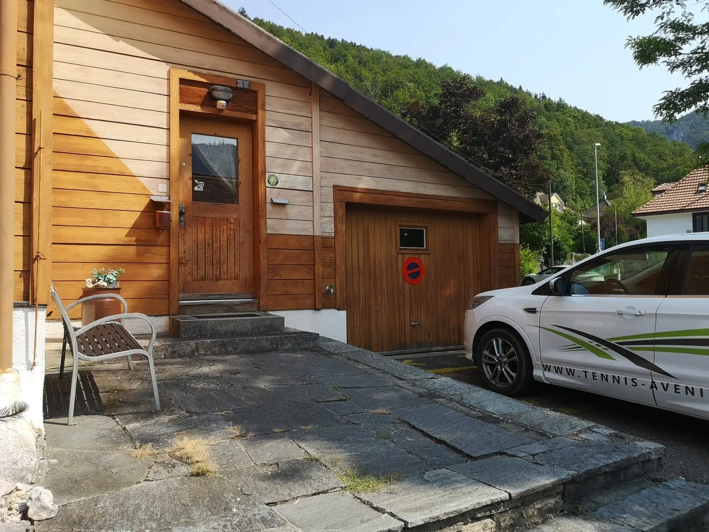 Sports complex dedicated to tennis, with building land reserved - Photo 5 of 17