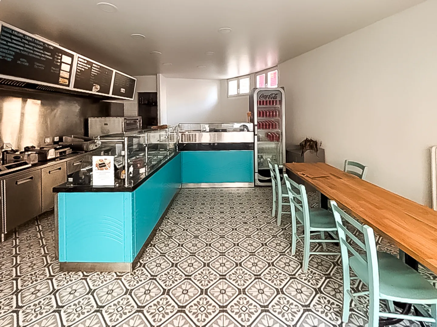 1° MESE DI AFFITTO GRATIS - SPAZIO COMMERCIALE PER UN RISTORANTE O SNACK/BAR - Foto 1 di 9