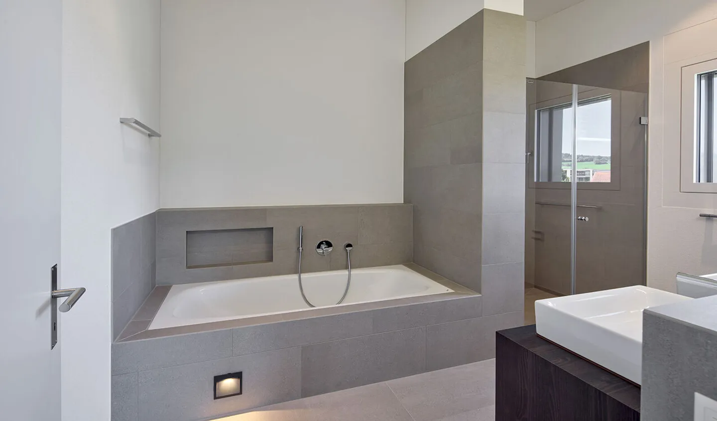 Stunning Garden Apartment in Central Location - Photo 6 of 8