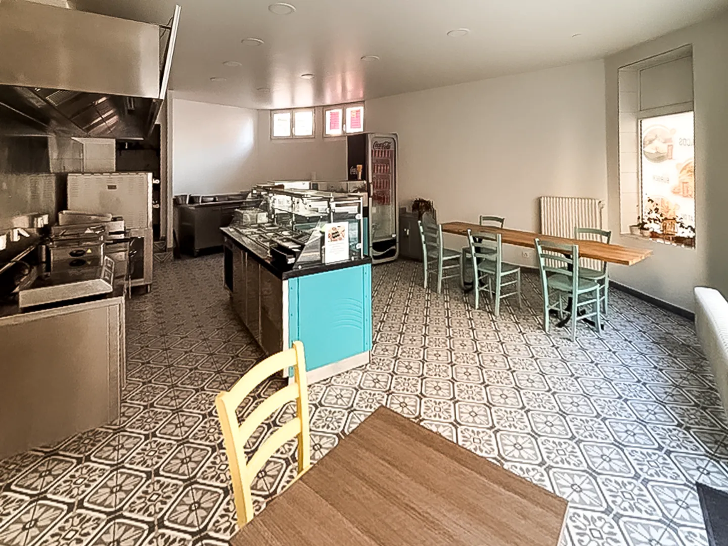 1° MESE DI AFFITTO GRATIS - SPAZIO COMMERCIALE PER UN RISTORANTE O SNACK/BAR - Foto 5 di 9