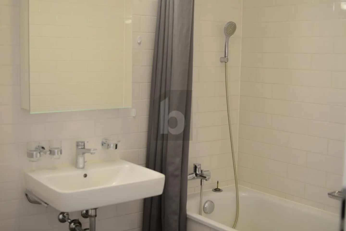 NOUVEAU BÂTIMENT COMMERCIAL ET CENTRAL - Photo 5 sur 6