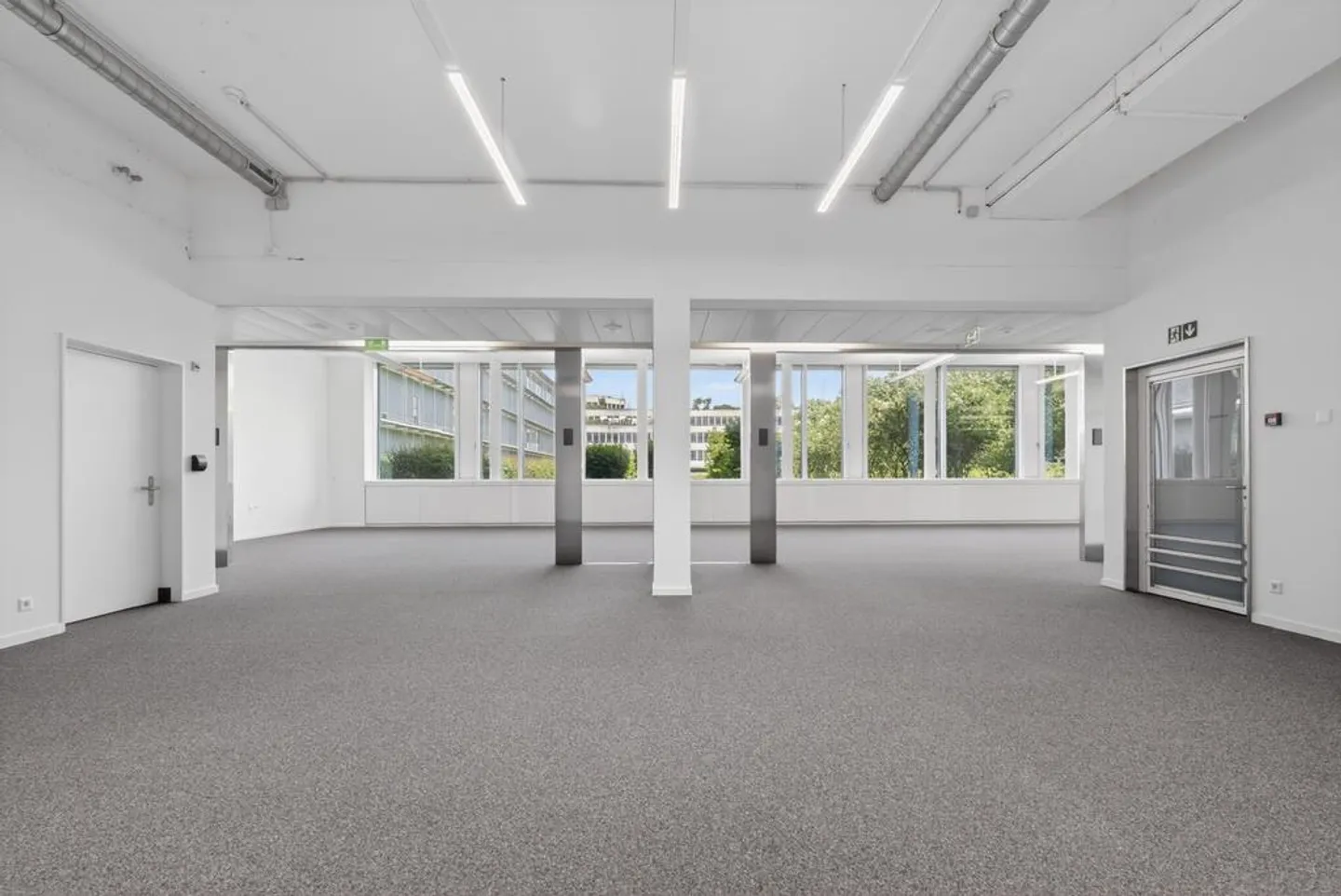 Moderno spazio ufficio/commerciale di 300 m2 in posizione privilegiata ad Adliswil - Foto 4 di 12