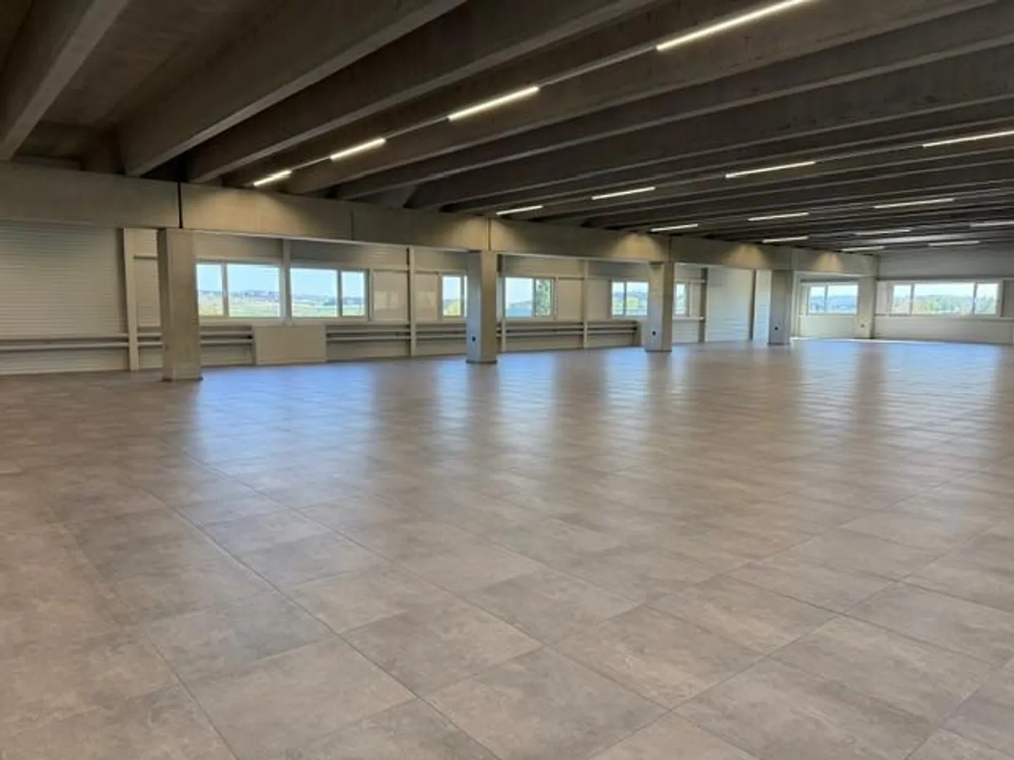 Capannone commerciale con molte possibilità d'uso - Foto 1 di 11