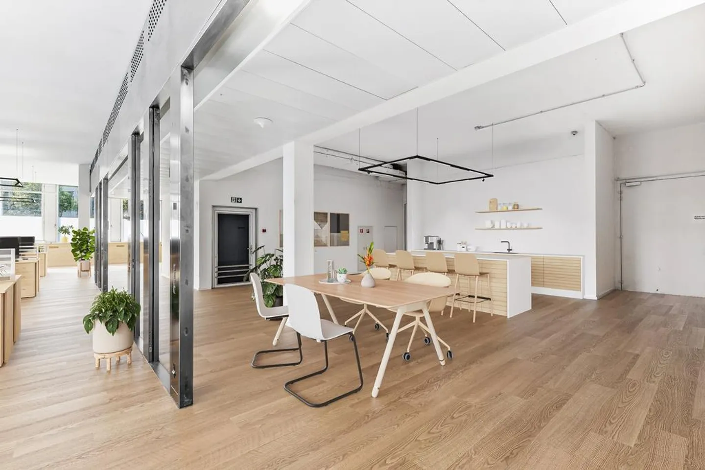 Moderno spazio ufficio/commerciale di 300 m2 in posizione privilegiata ad Adliswil - Foto 8 di 12
