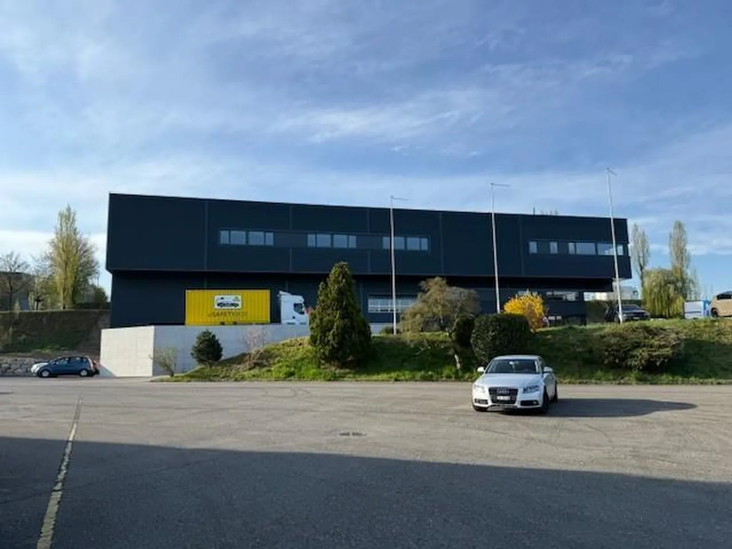 Capannone commerciale con molte possibilità d'uso - Foto 3 di 11