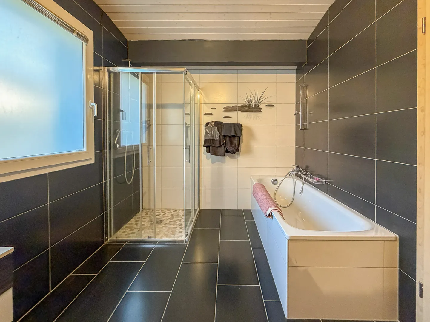 Maison individuelle avec 5,5 pièces, 2 terrasses, balcon et garage - Photo 17 sur 25