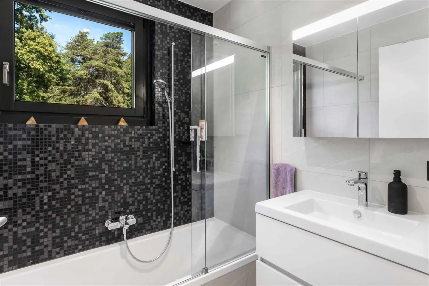 Semi-detached house for sale - Photo 8 of 13