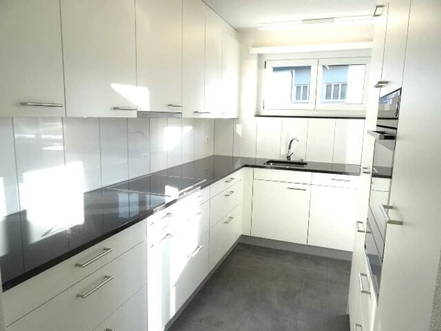 Apartment for rent - Photo 3 of 9