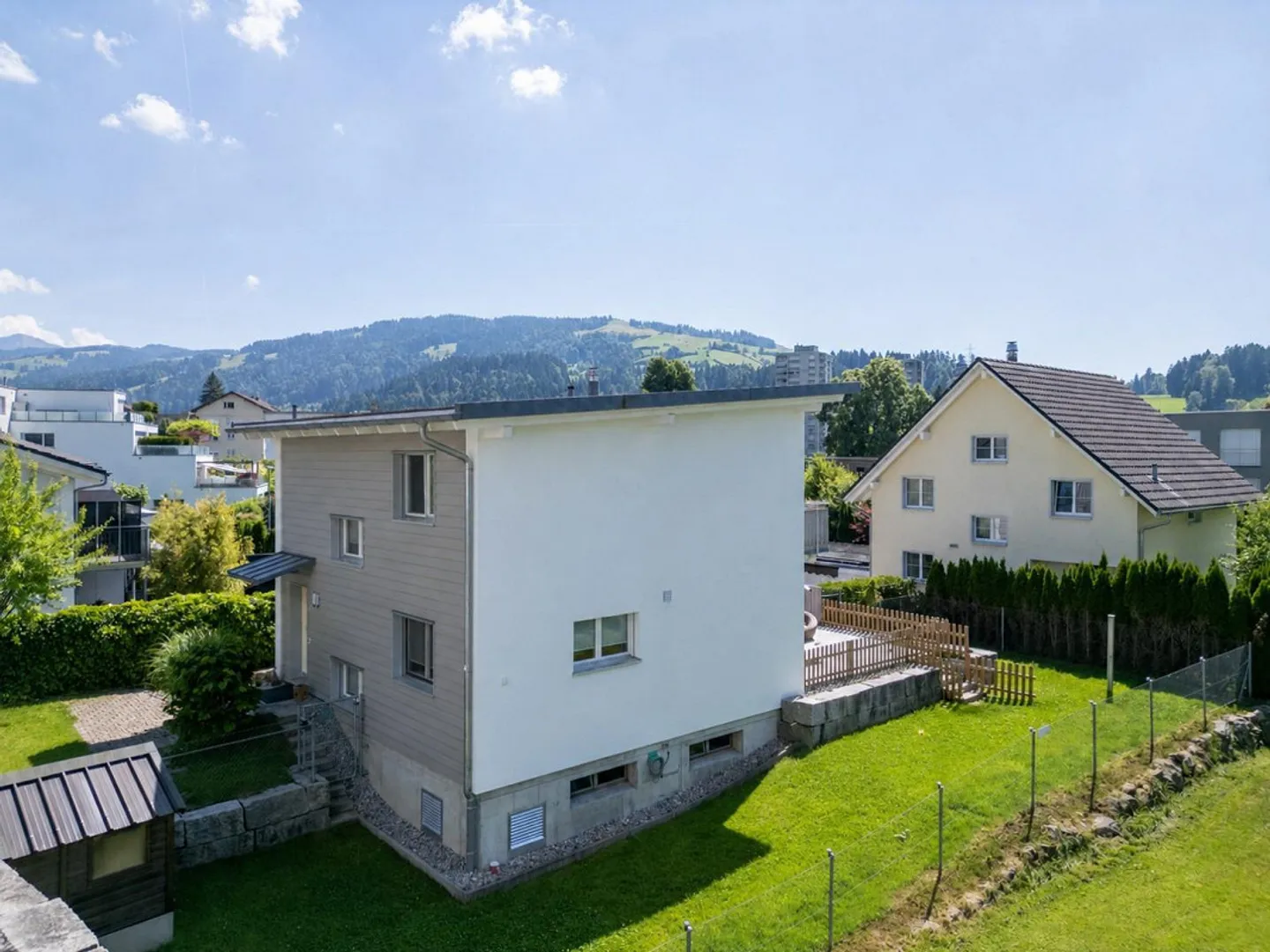 Modern 6.5-room family house with garden in a quiet cul-de-sac location - Photo 7 of 8