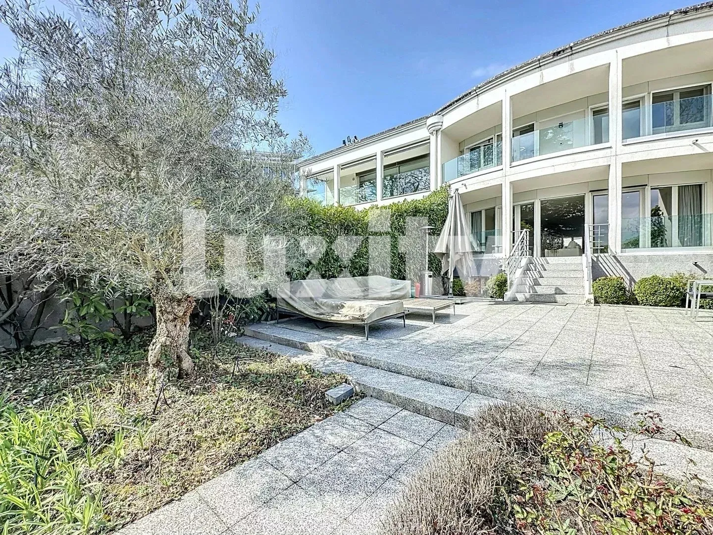 Extraordinary property on the lakeshore with private dock - Photo 2 of 6