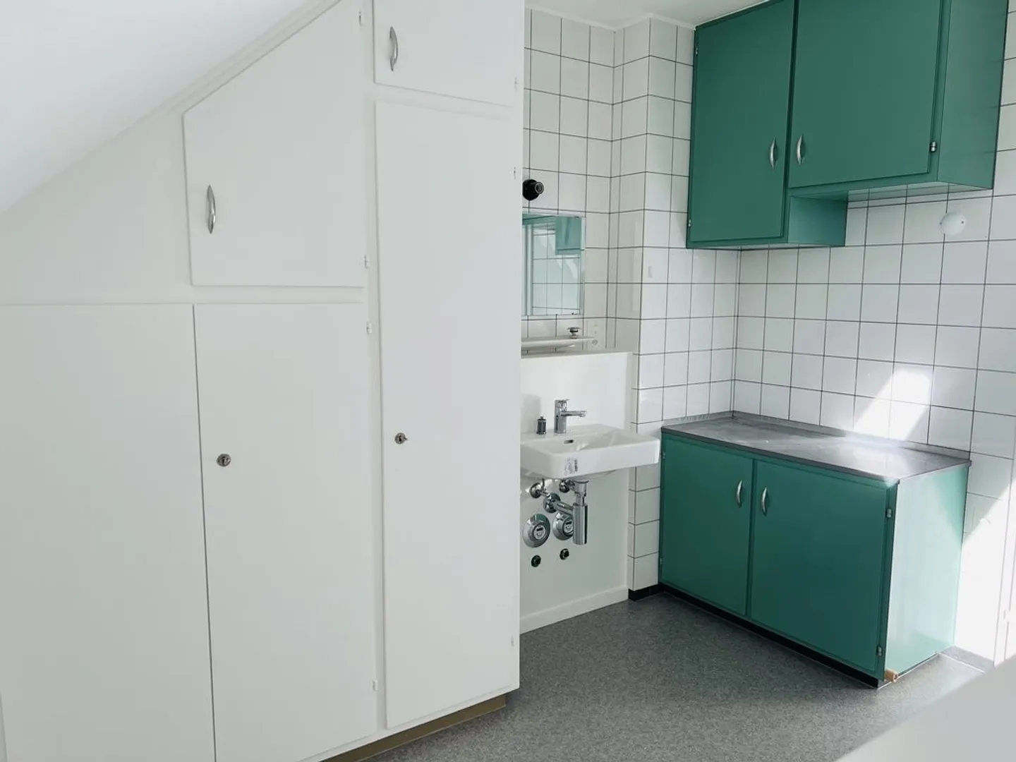 Craft Room near Trade School and Bad. Station - Photo 4 of 4