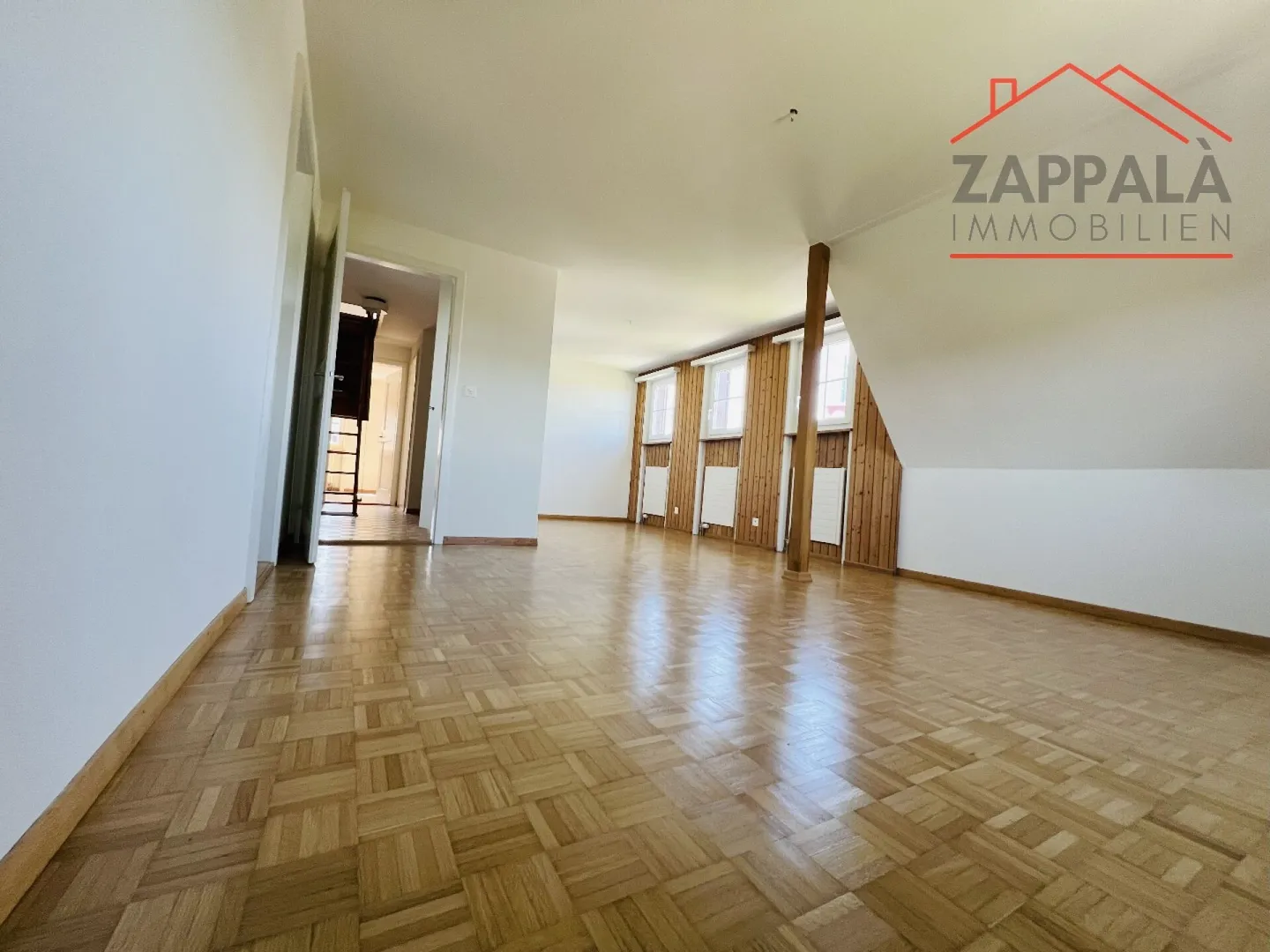 Una casa piena di luce, vista e possibilità - Vivere su due livelli con galleria - Foto 2 di 17