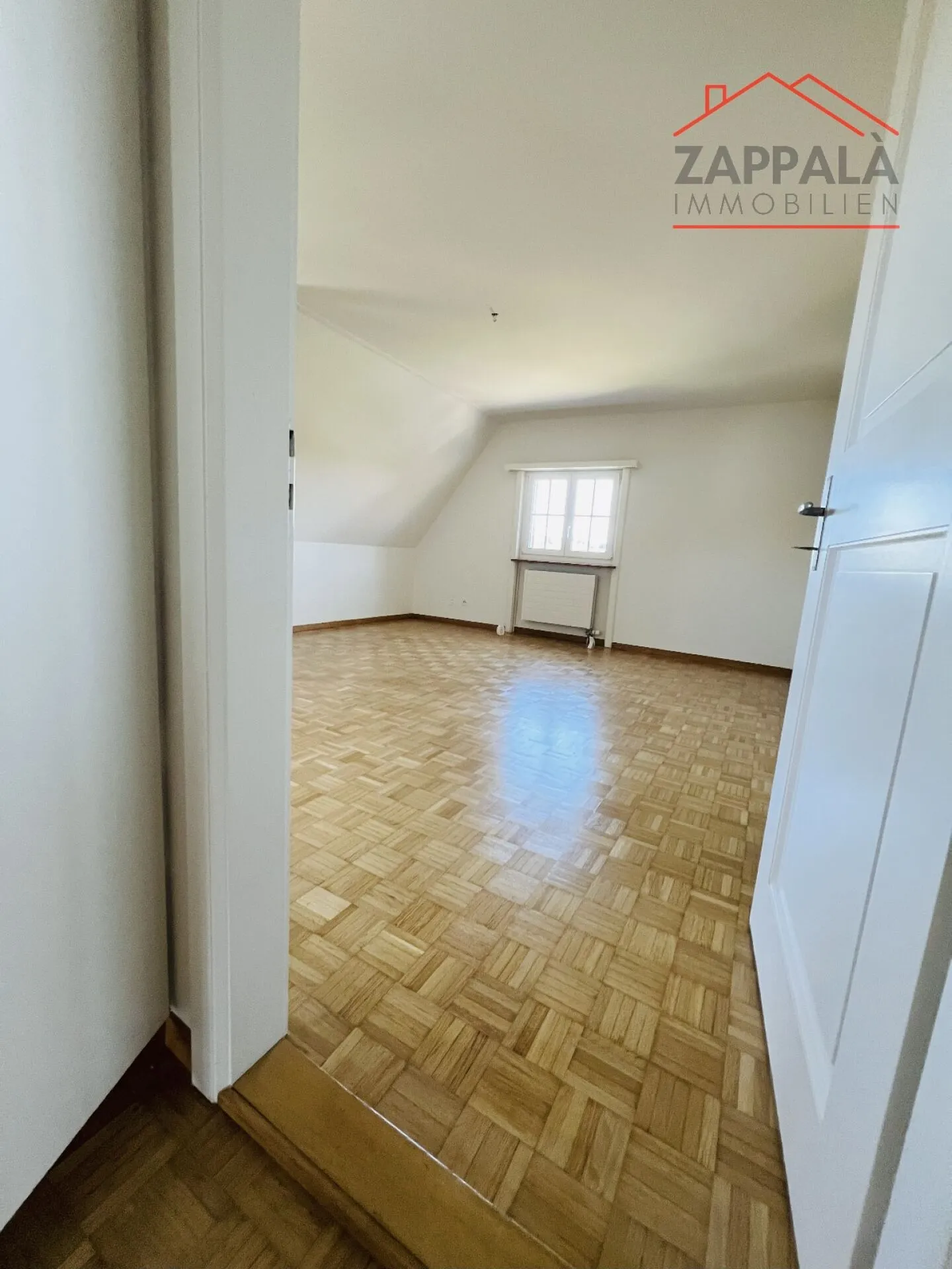 Una casa piena di luce, vista e possibilità - Vivere su due livelli con galleria - Foto 3 di 17