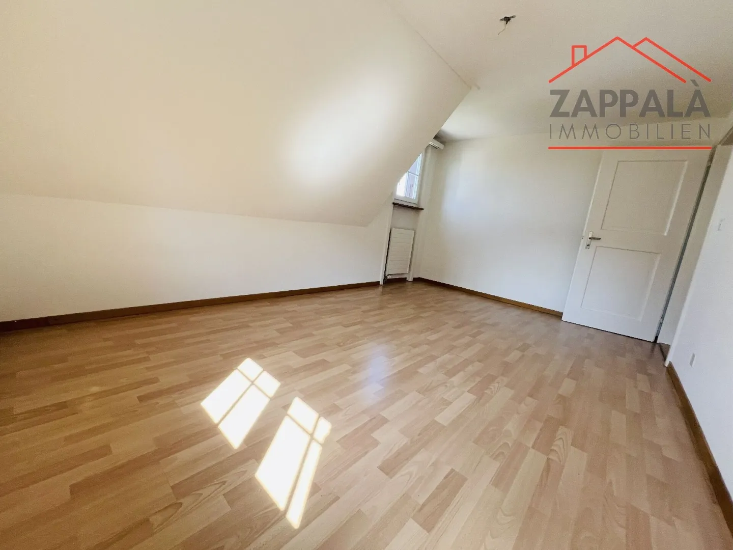 Una casa piena di luce, vista e possibilità - Vivere su due livelli con galleria - Foto 7 di 17