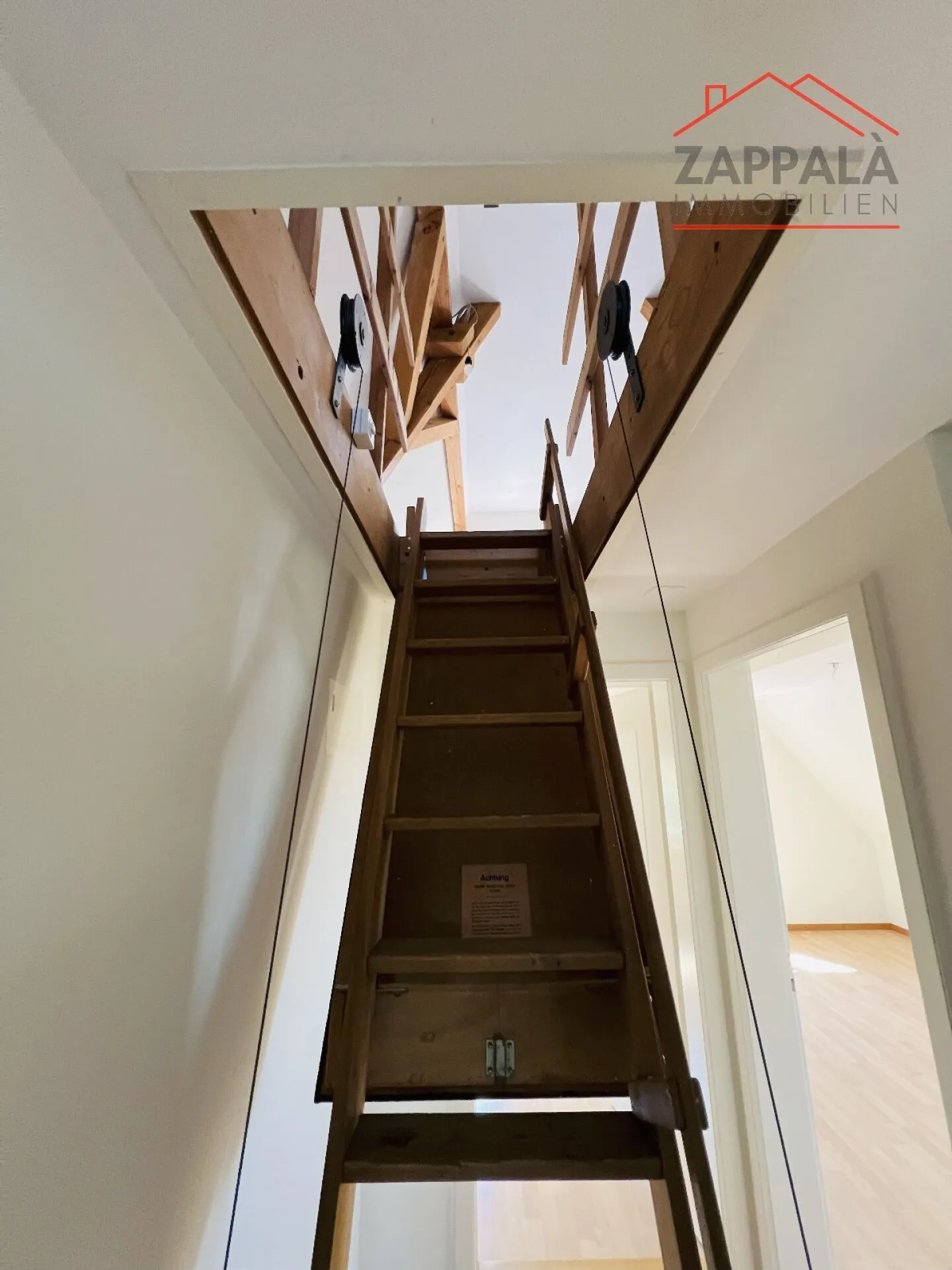 Una casa piena di luce, vista e possibilità - Vivere su due livelli con galleria - Foto 11 di 17