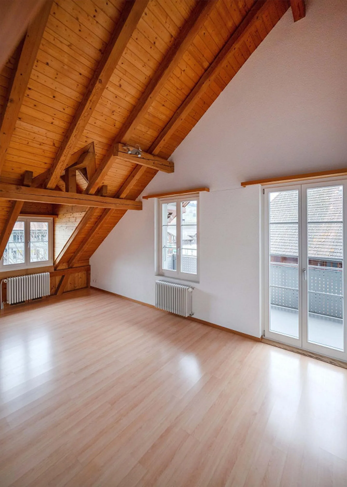 Investment property with potential - Perfectly combined living & commercial. - Photo 10 of 16
