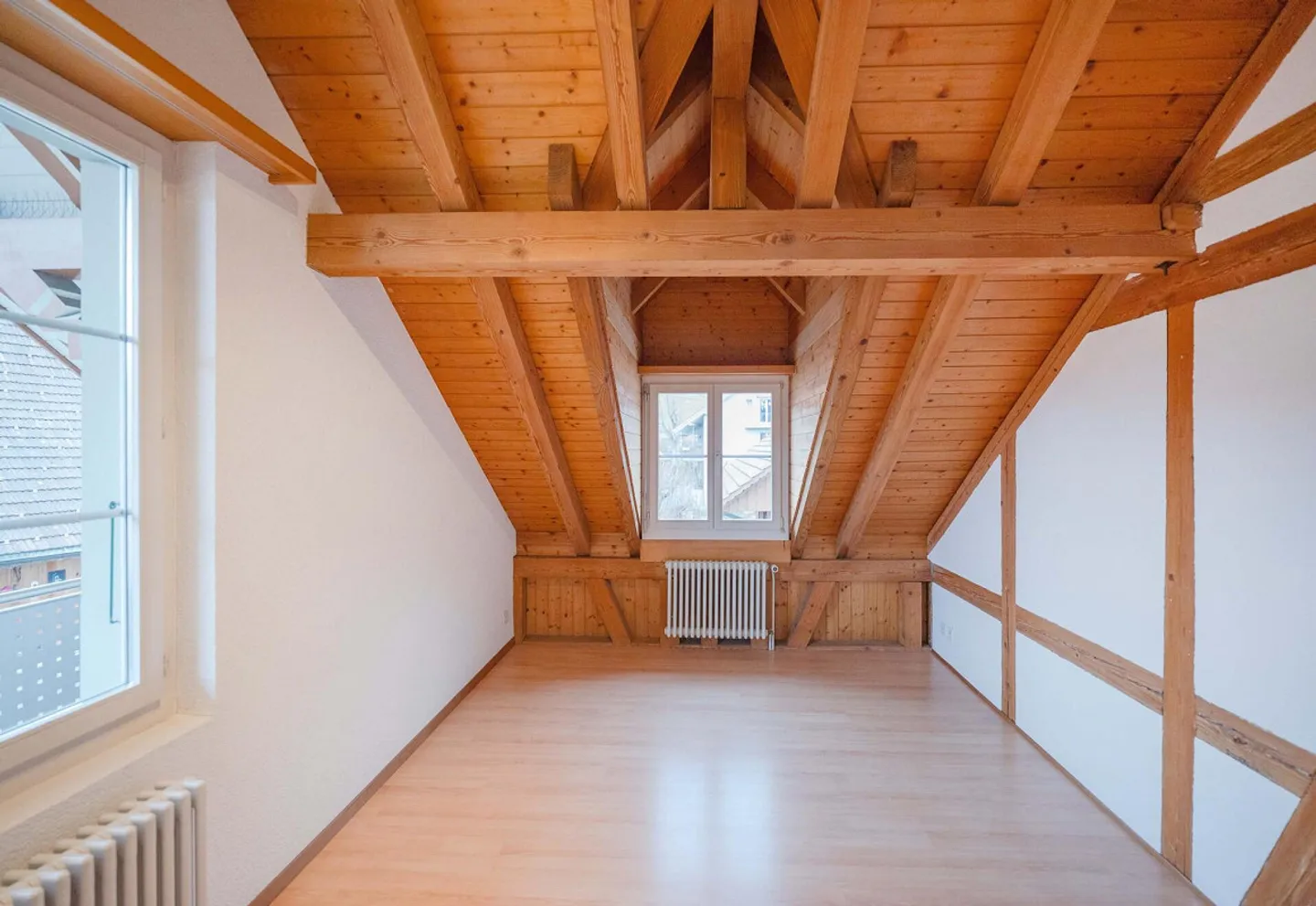 Investment property with potential - Perfectly combined living & commercial. - Photo 11 of 16