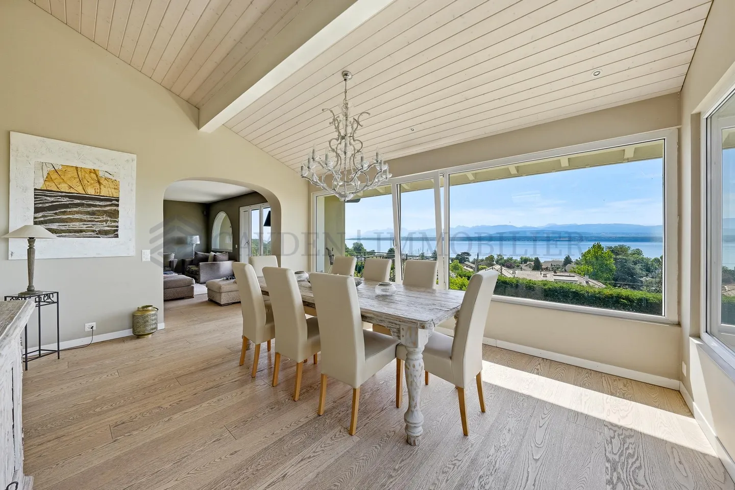Exclusive Villa with Lake Views - Photo 5 of 9