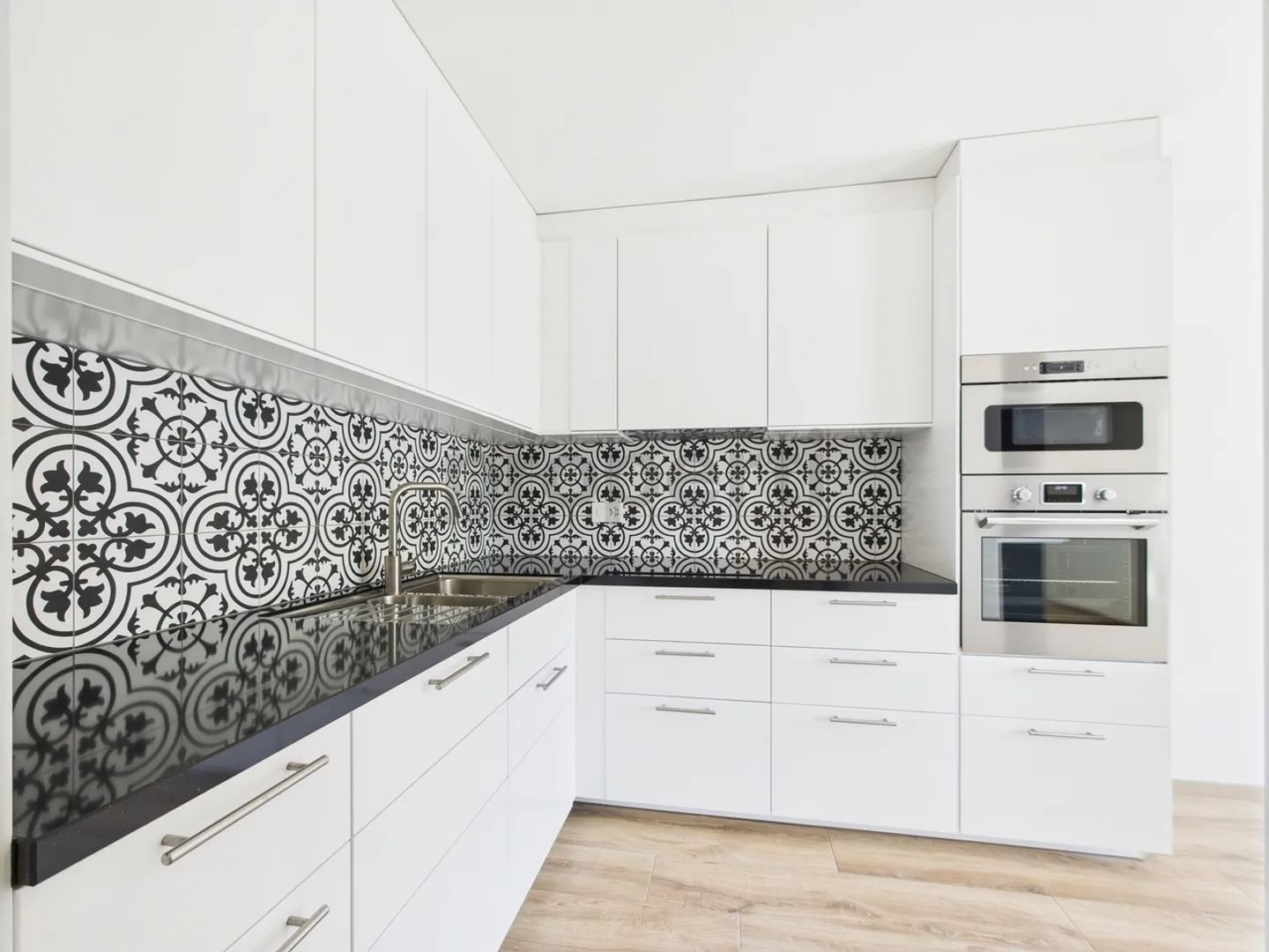 3,5 Zimmer vollständig renoviert mit Garage, Balkon und Kamin - Foto 4 von 10
