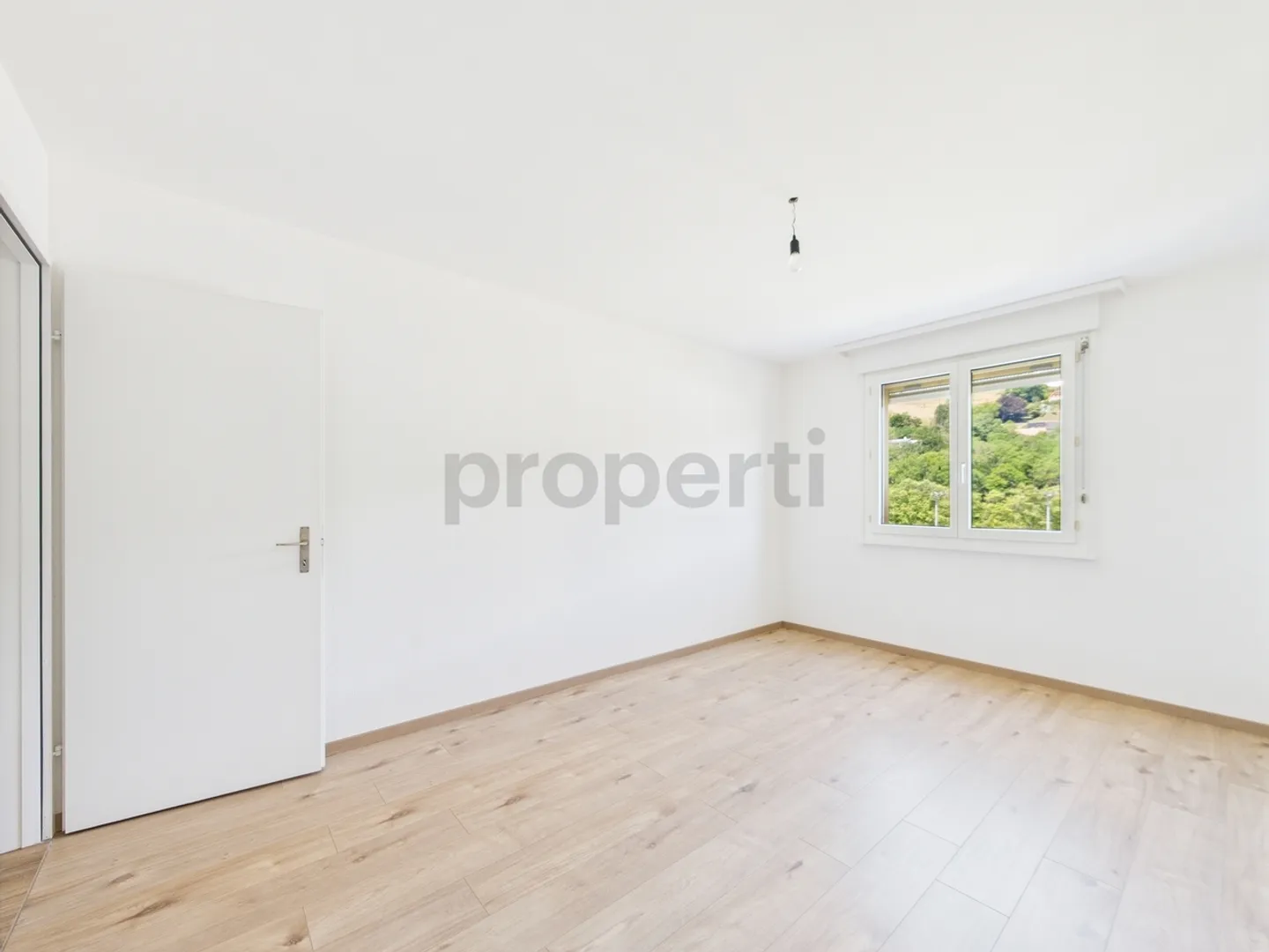 3,5 Zimmer vollständig renoviert mit Garage, Balkon und Kamin - Foto 6 von 10