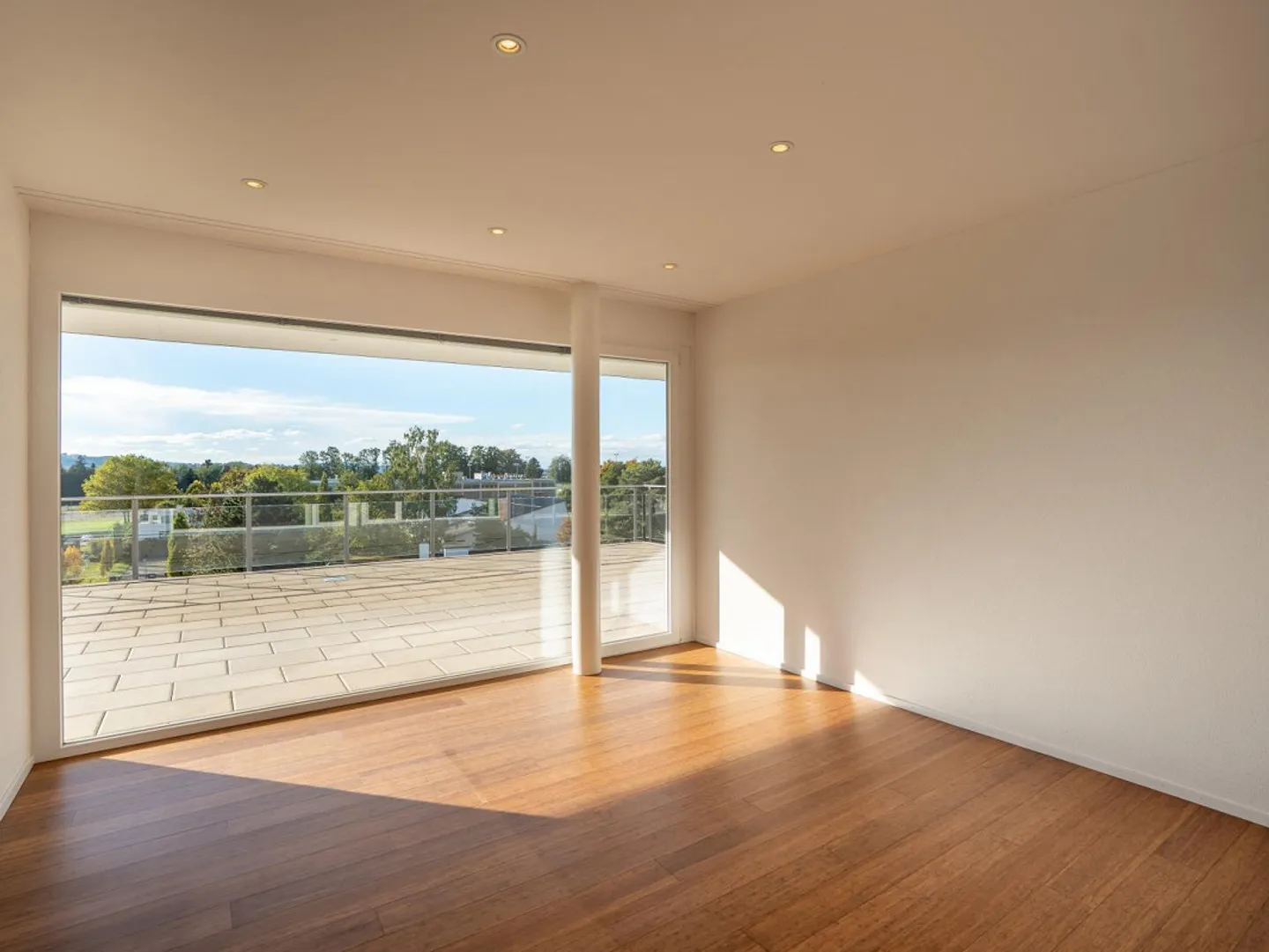 Spacious residential jewel with magnificent views - Photo 5 of 8