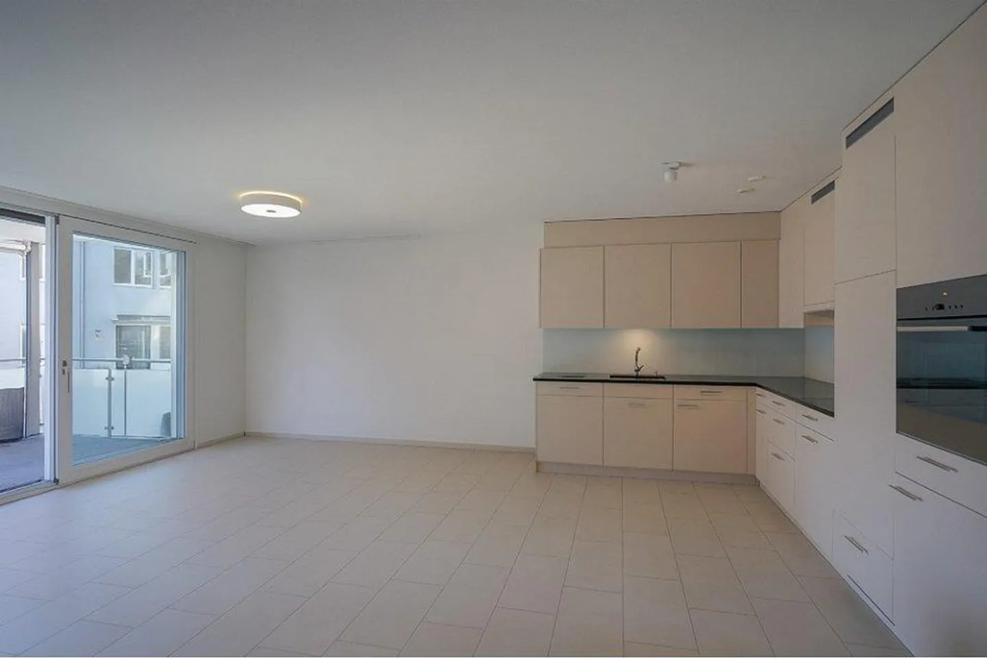Condominio elegante e piccolo in una posizione centrale - affittato - Foto 2 di 9