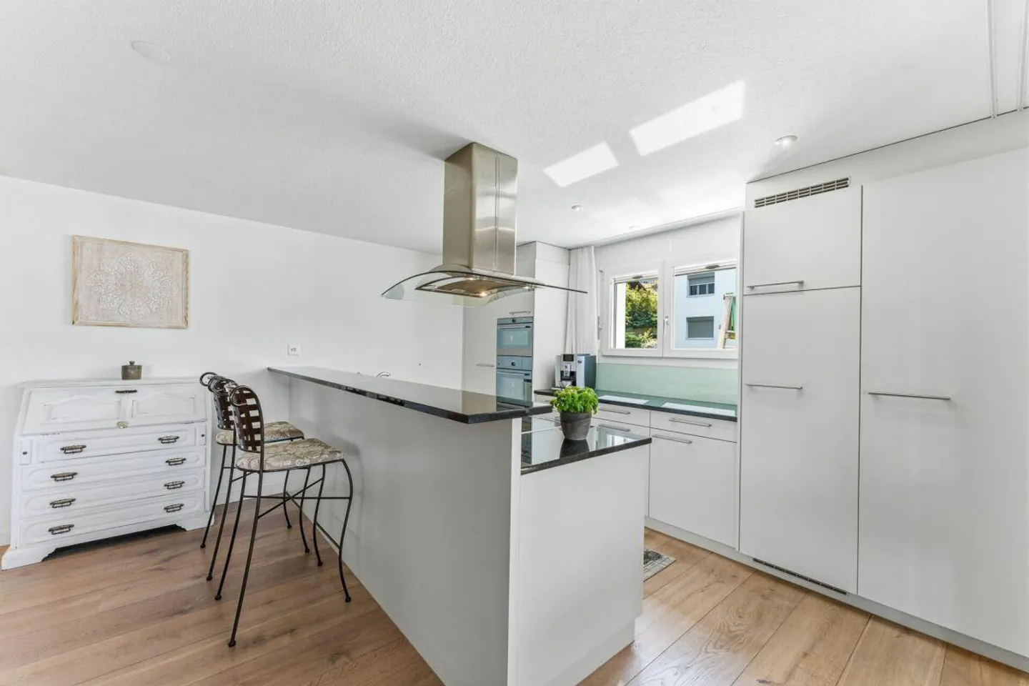 Appartement moderne et bien entretenu de 4,5 pièces avec grande terrasse ensoleillée - Photo 6 sur 12