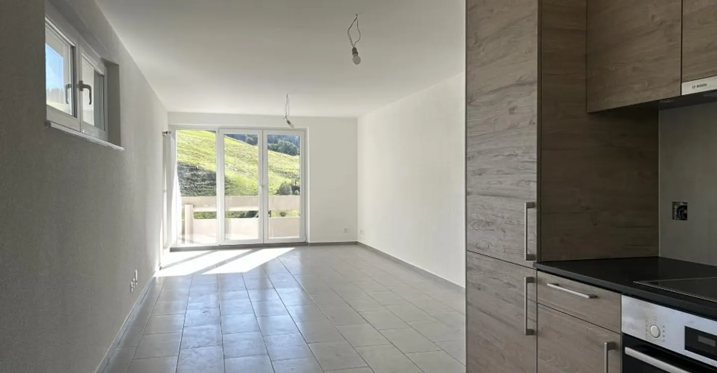 Renovierte 3,5-Zimmer-Wohnung mit Aussicht und Balkonen - Foto 1 von 6