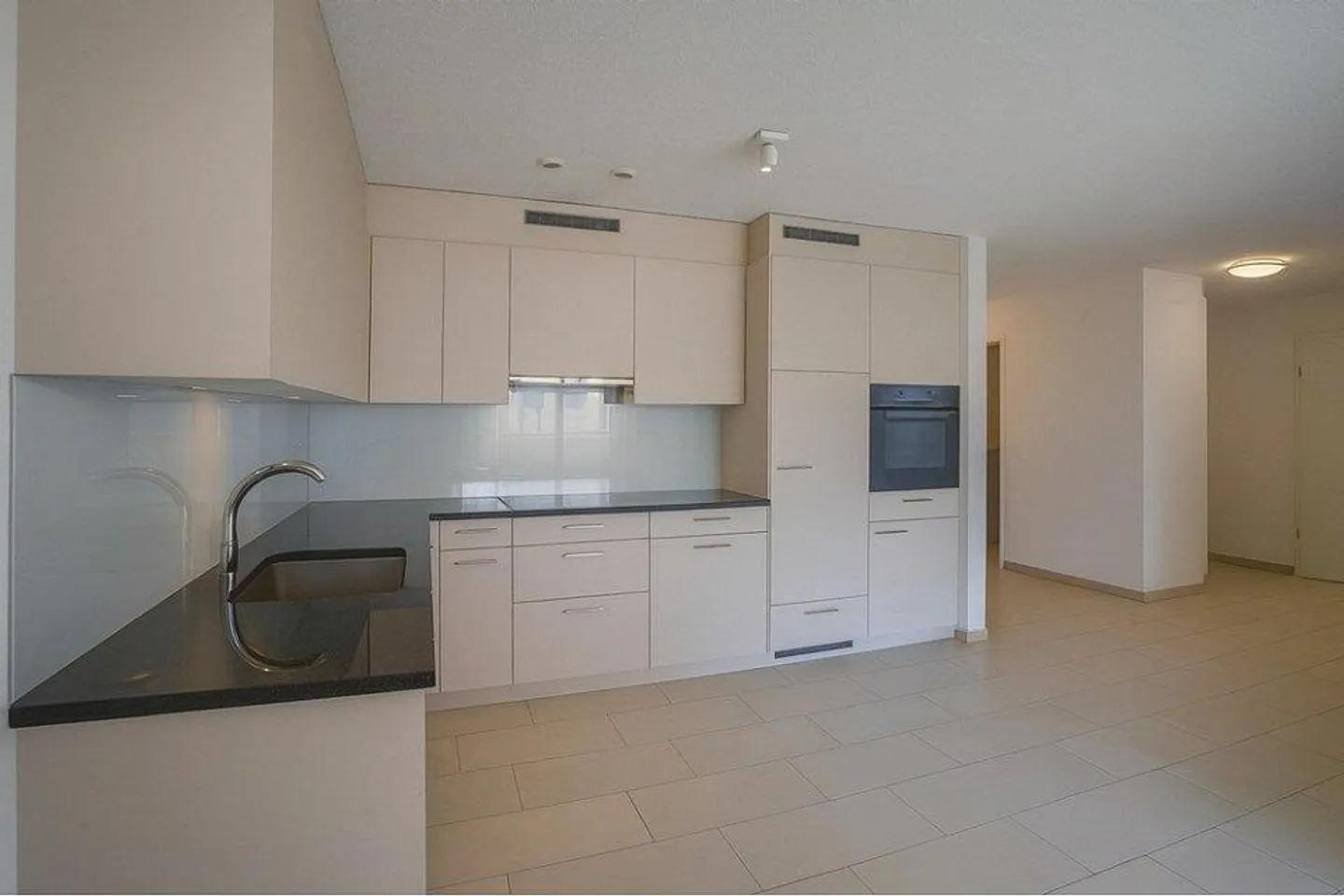 Condominio elegante e piccolo in una posizione centrale - affittato - Foto 5 di 9