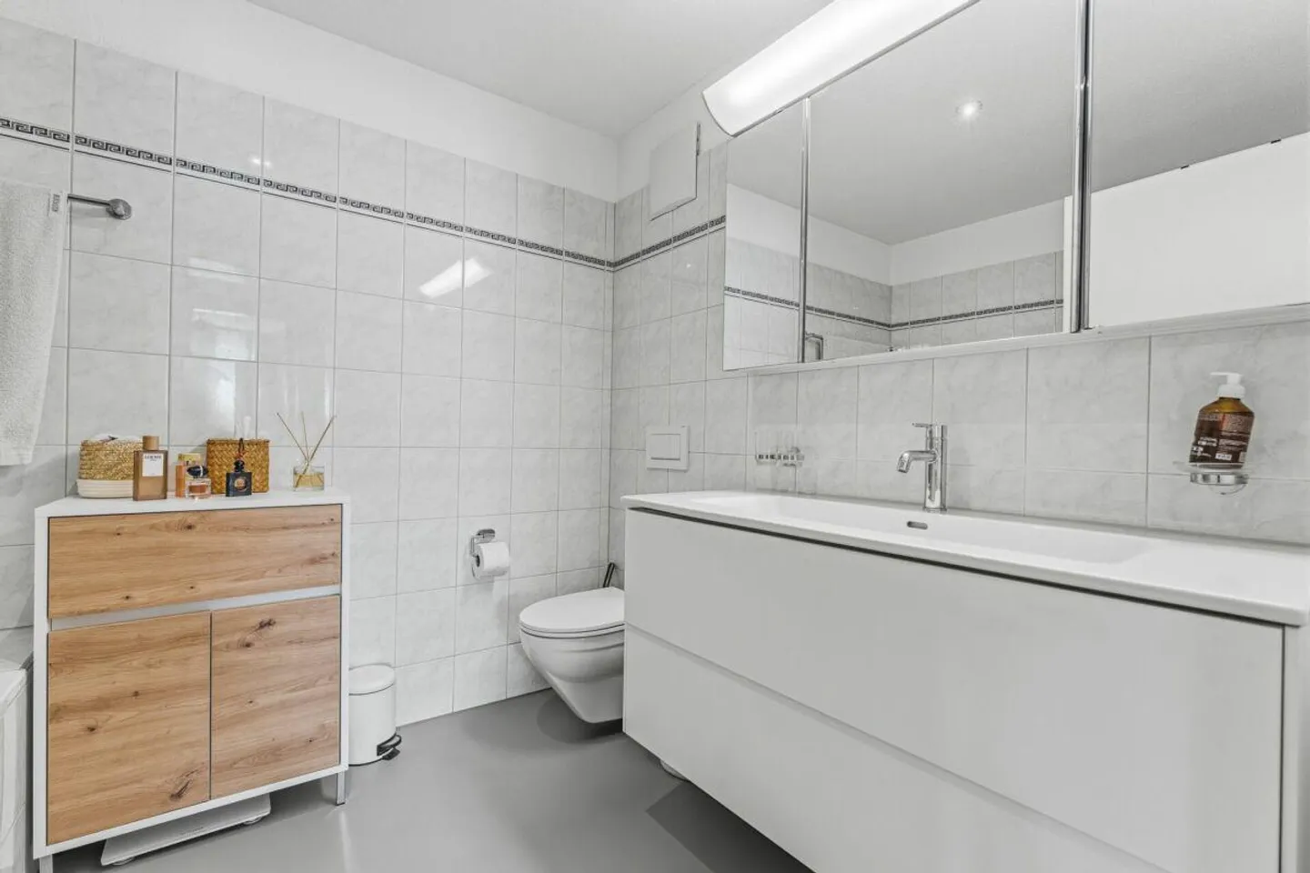 Appartement moderne et bien entretenu de 4,5 pièces avec grande terrasse ensoleillée - Photo 9 sur 12