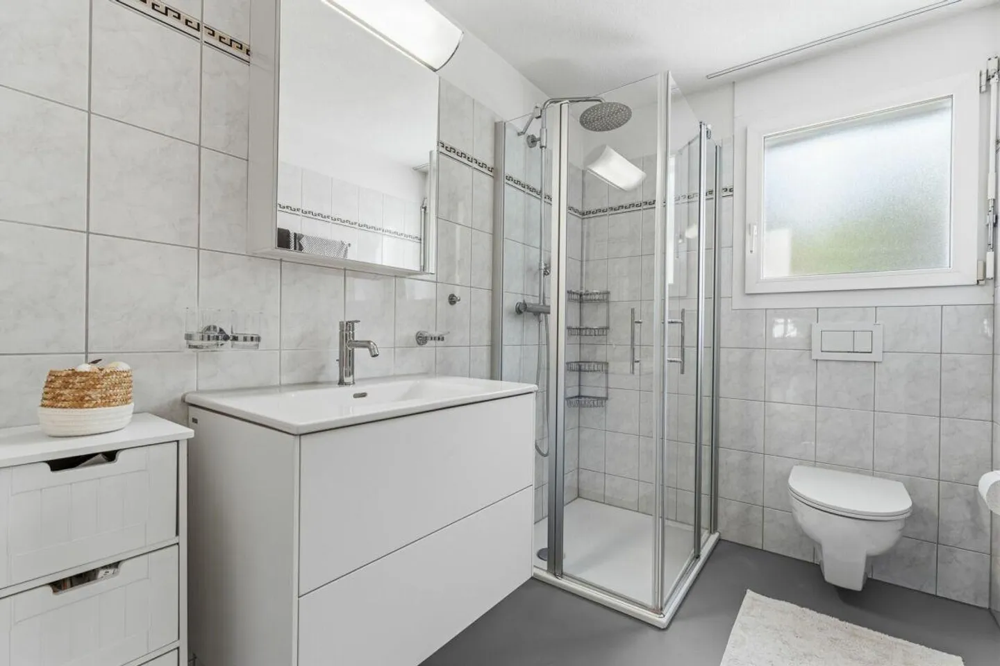 Appartement moderne et bien entretenu de 4,5 pièces avec grande terrasse ensoleillée - Photo 10 sur 12