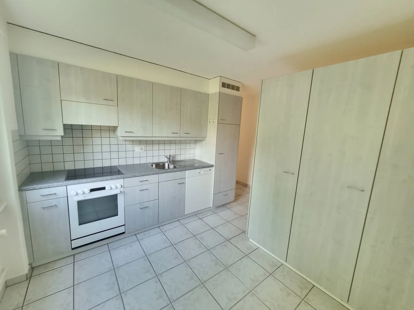 Helle 3.5-Zimmerwohnung und großem Balkon im EG - Photo 1 of 5