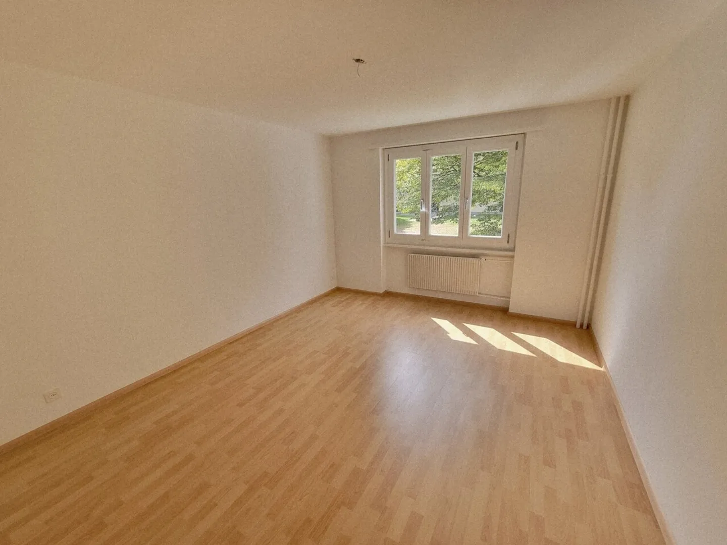 Helle 3.5-Zimmerwohnung und großem Balkon im EG - Photo 4 of 5