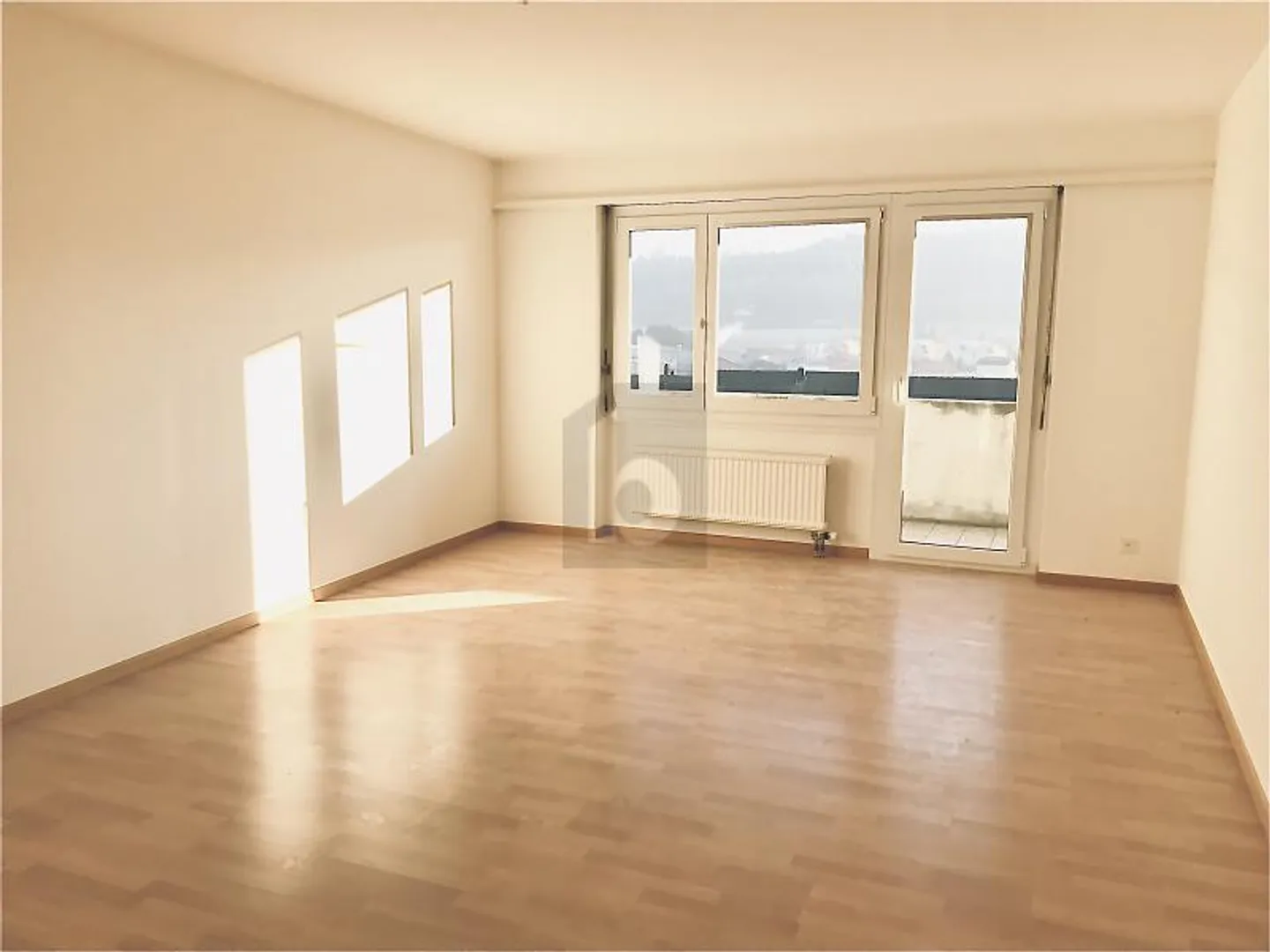 ZENTRAL, GROSSZÜGIG, MIT BALKON - Foto 1 von 6